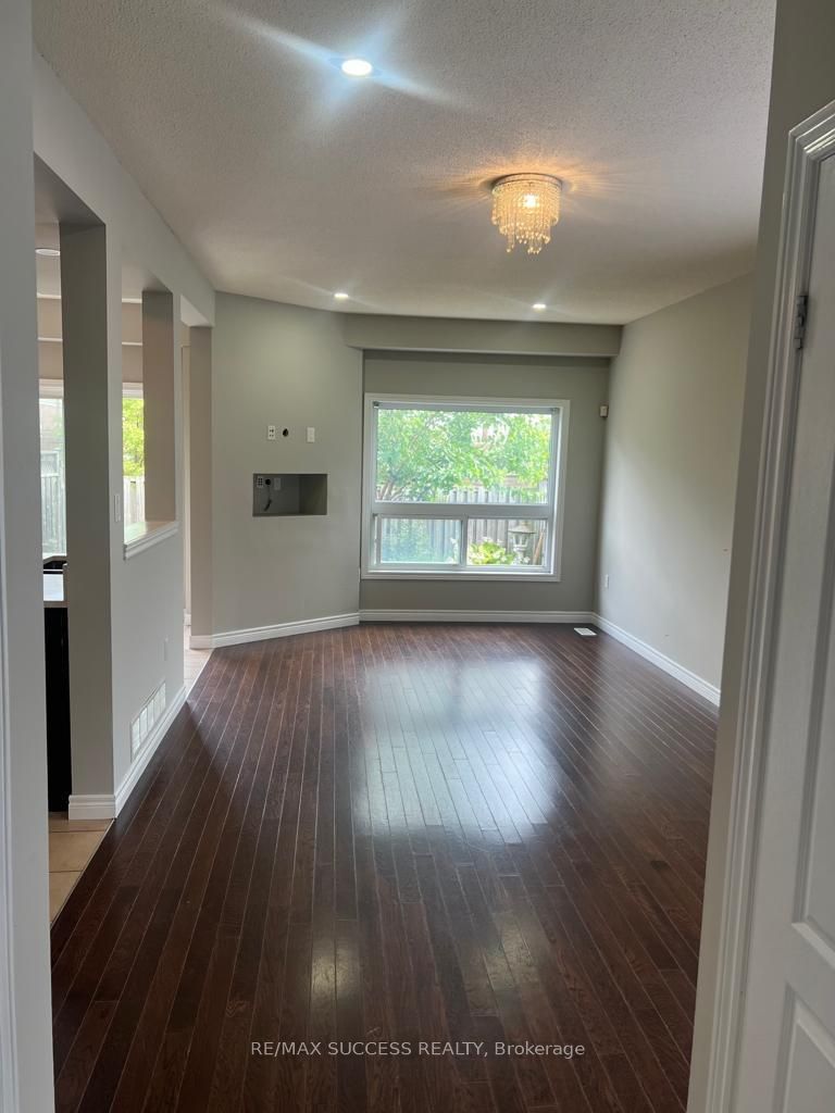 28 Dartmouth Gate, Hamilton, ON L8E 0B9 photo 4