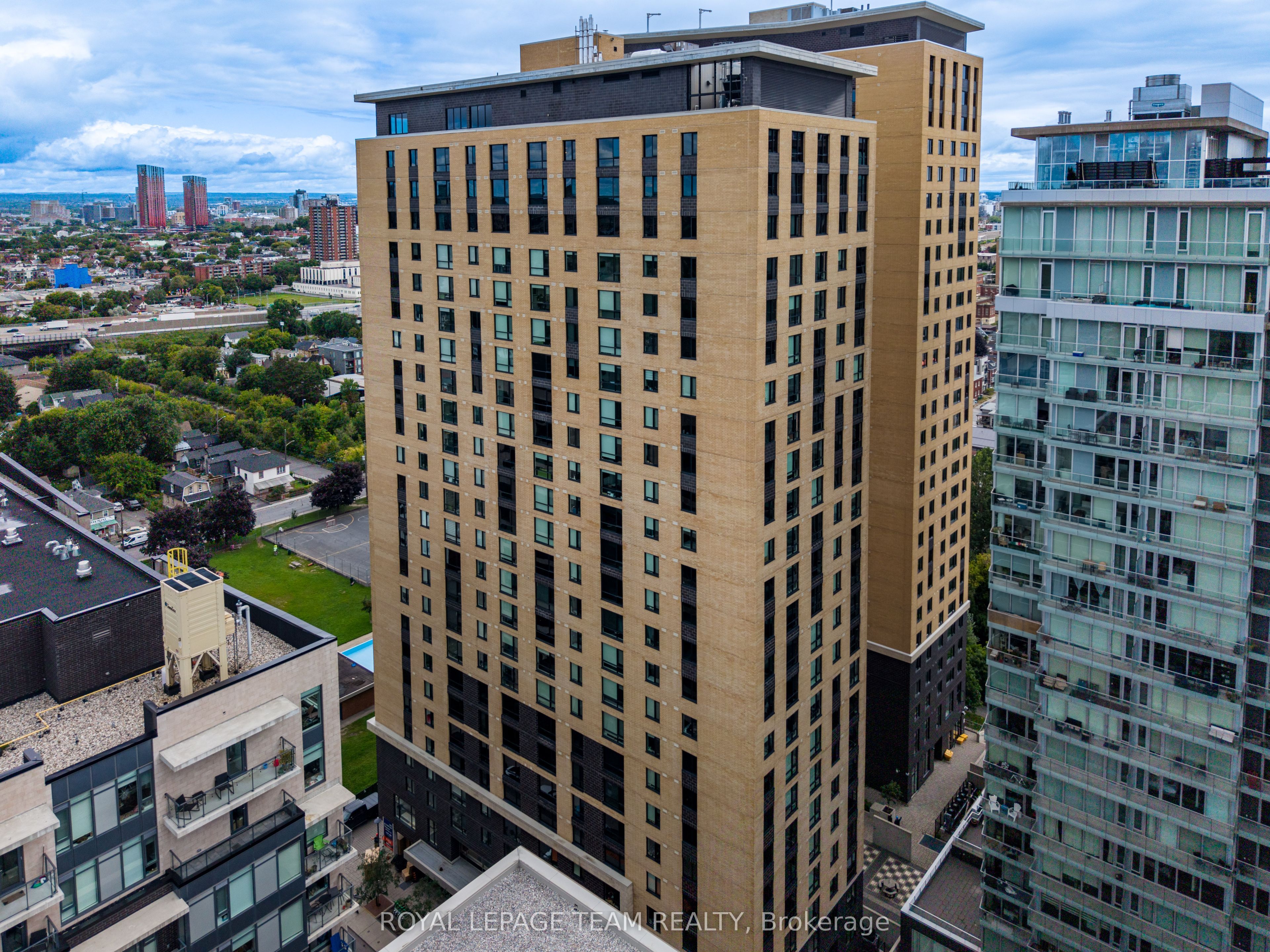 105 Champagne Avenue 1011, Dows Lake - Civic Hospital and Area, ON K1S 4P3 photo 2