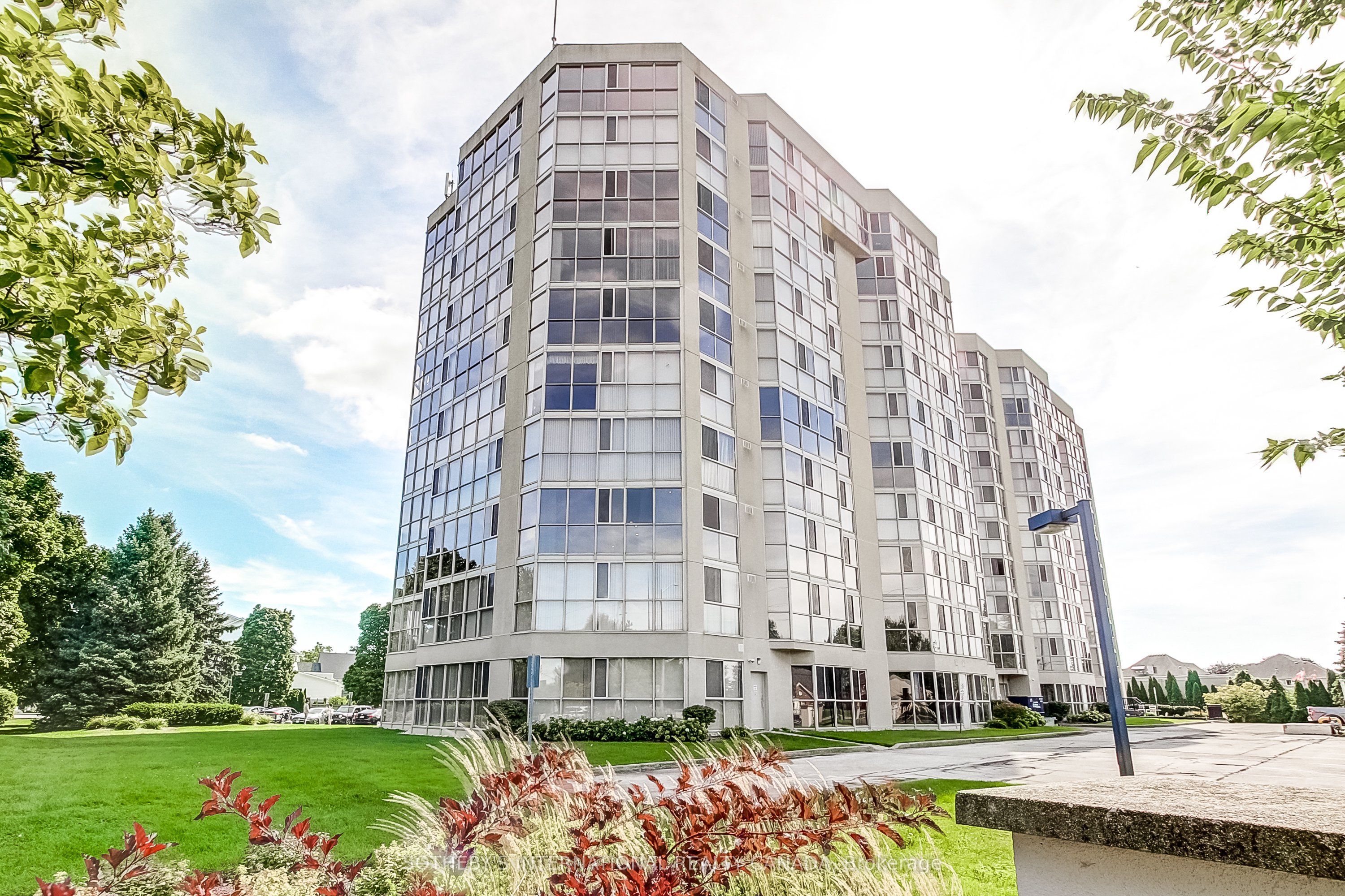 162 Martindale Road 1001, St. Catharines, ON L2S 3S4 photo 4