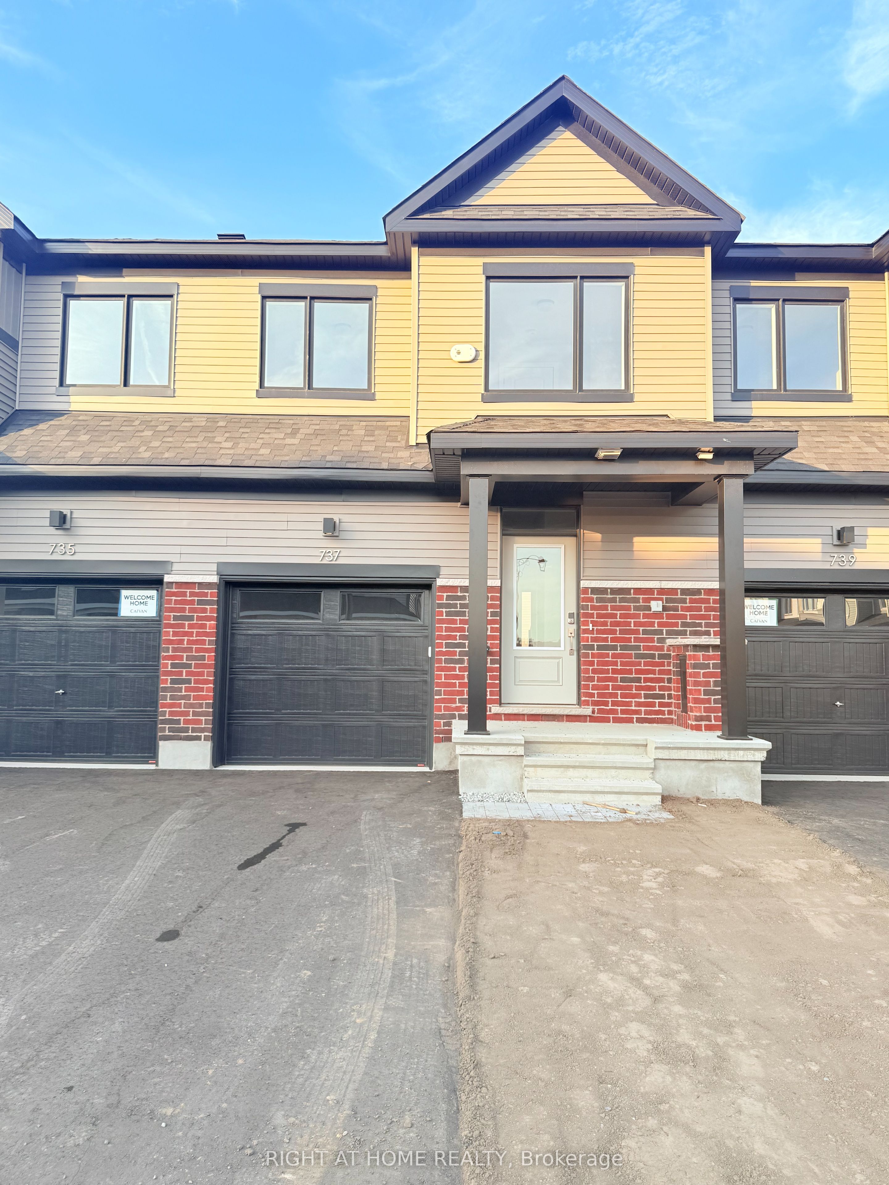 737 Haflinger Row, Stittsville - Munster - Richmond, ON K0A 2Z0 photo 2