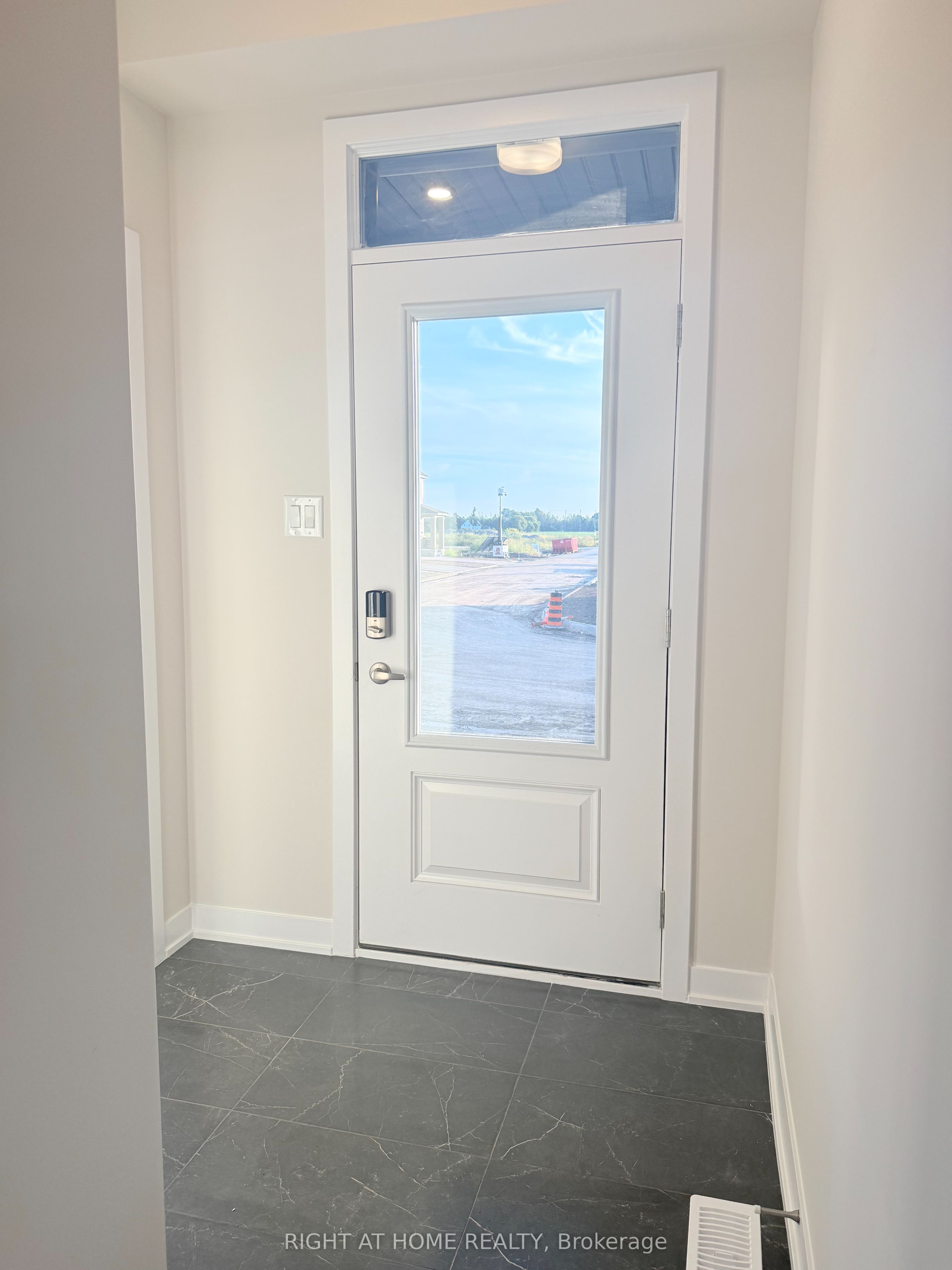 737 Haflinger Row, Stittsville - Munster - Richmond, ON K0A 2Z0 photo 4