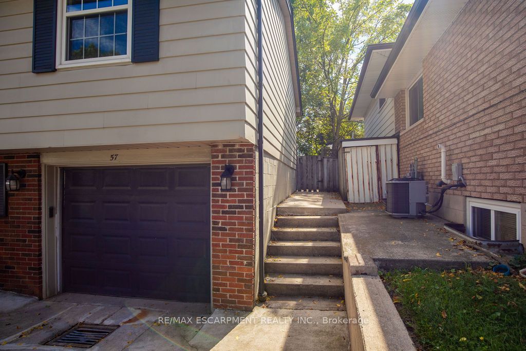 57 Valery Court, Hamilton, ON L9C 2W2 photo 4