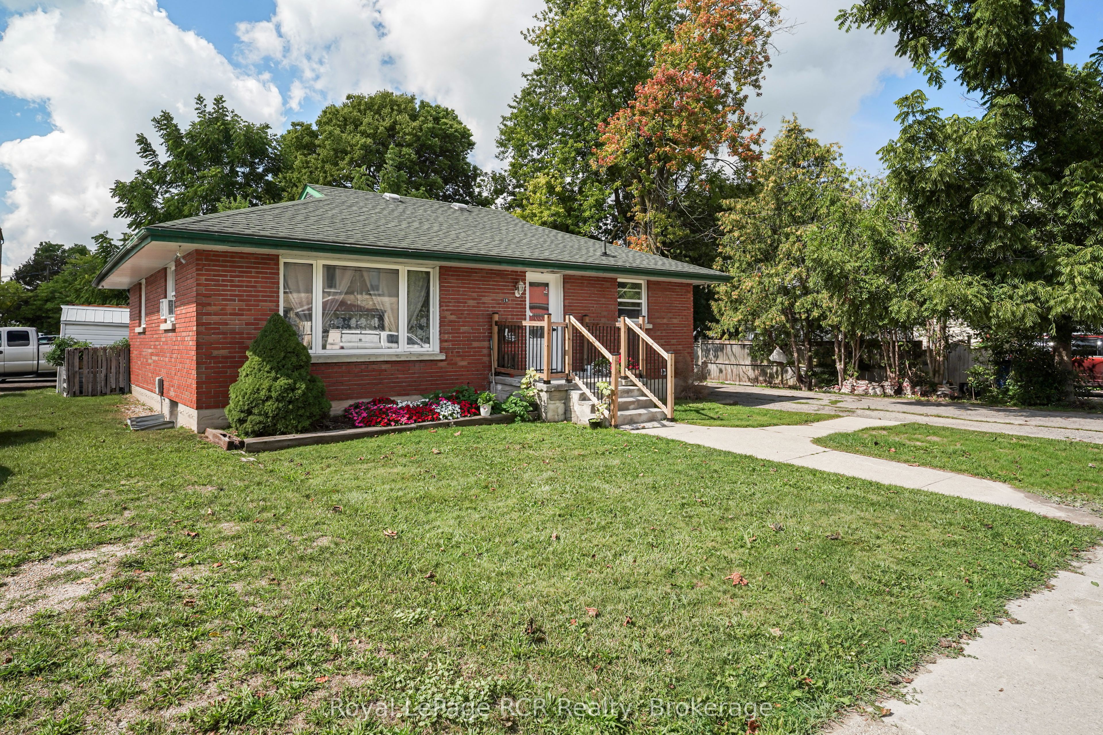 16 Patrick Street W, North Huron, ON N0G 2W0 photo 2