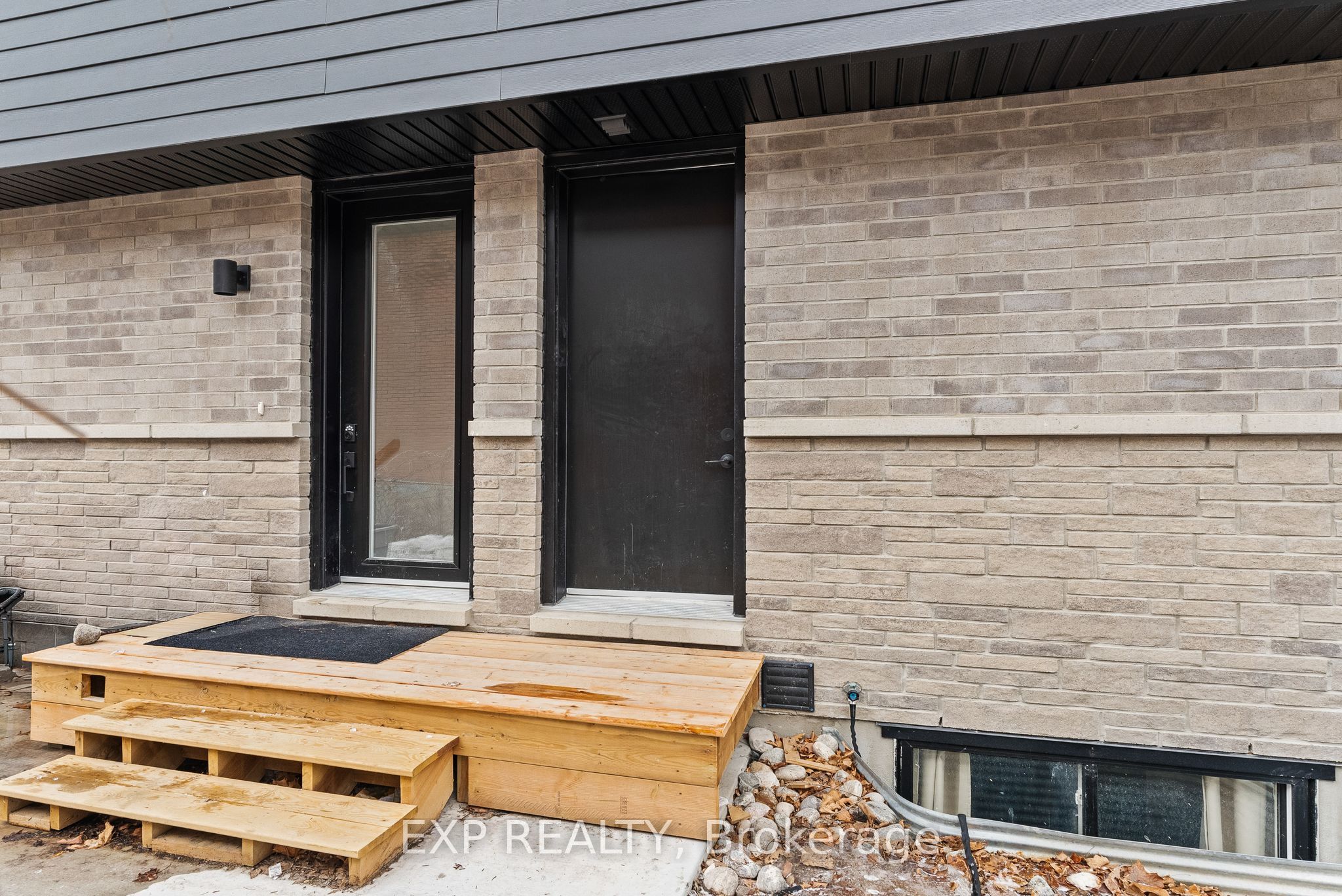234-236 Woodroffe Avenue, Woodroffe, ON K2A 3V4 photo 2