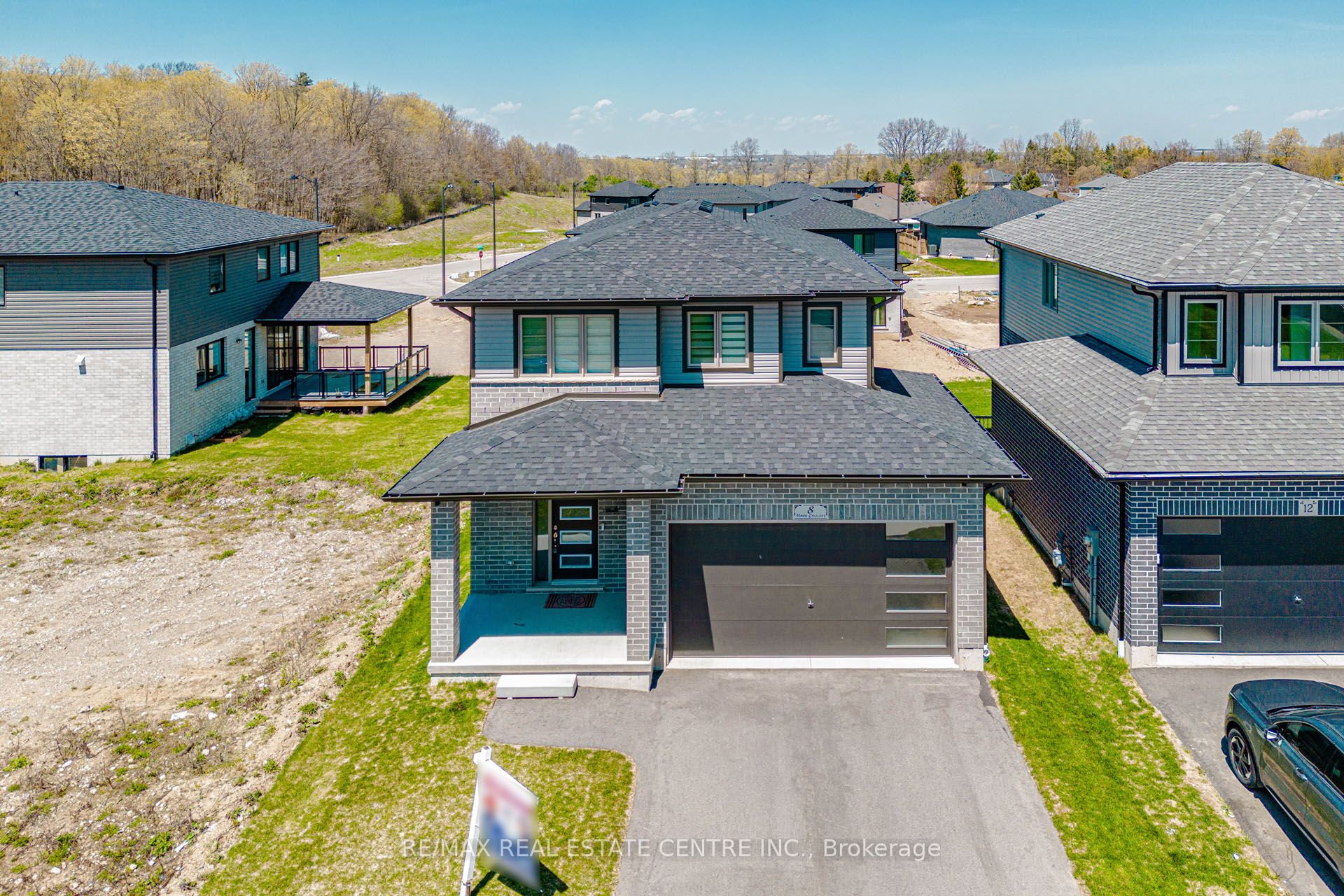 8 Moon Crescent, Cambridge, ON N1S 0C4 photo 2