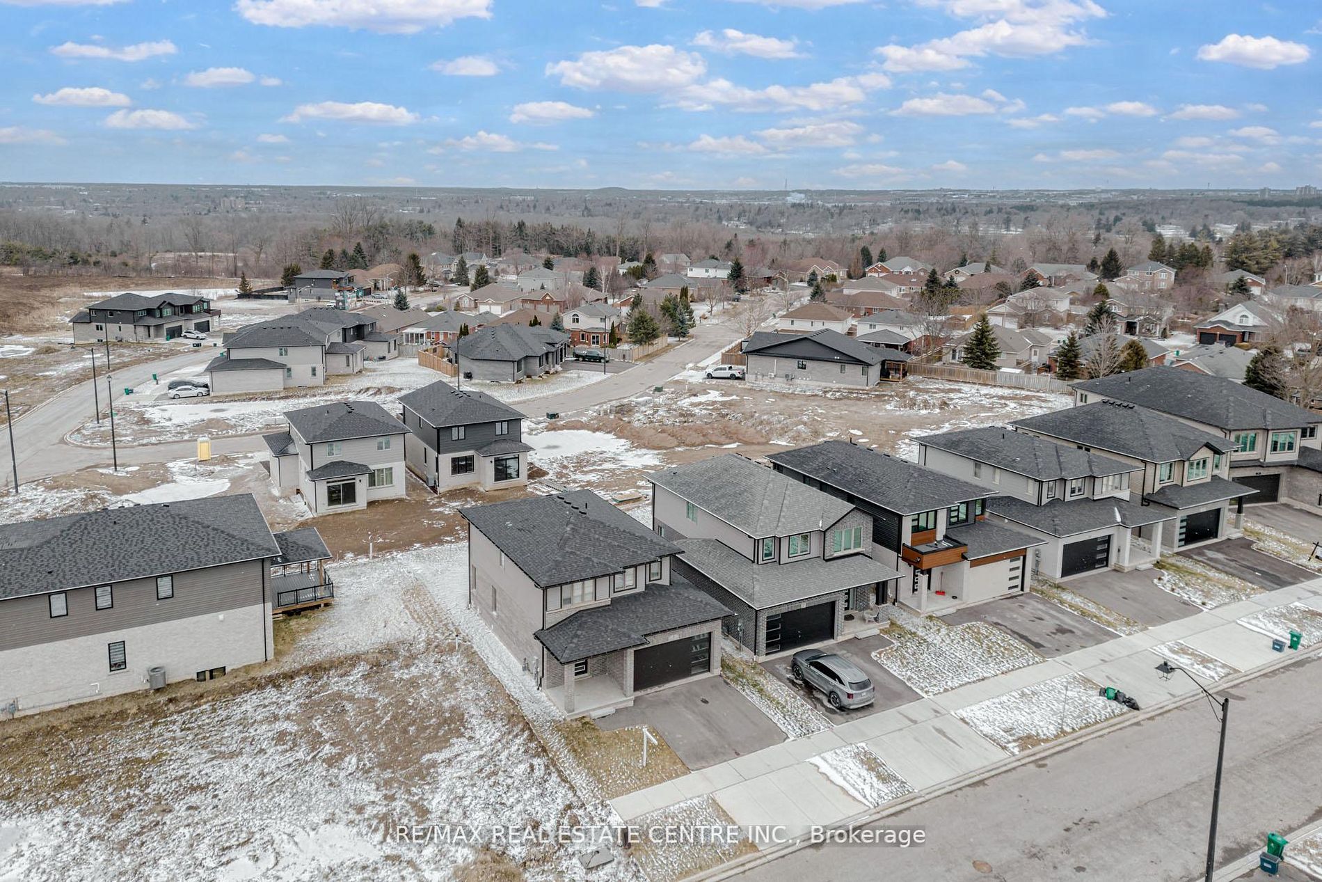 8 Moon Crescent, Cambridge, ON N1S 0C4 photo 3