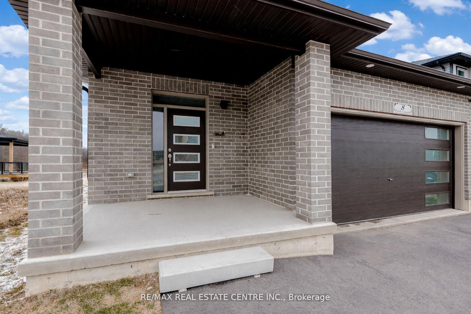 8 Moon Crescent, Cambridge, ON N1S 0C4 photo 4