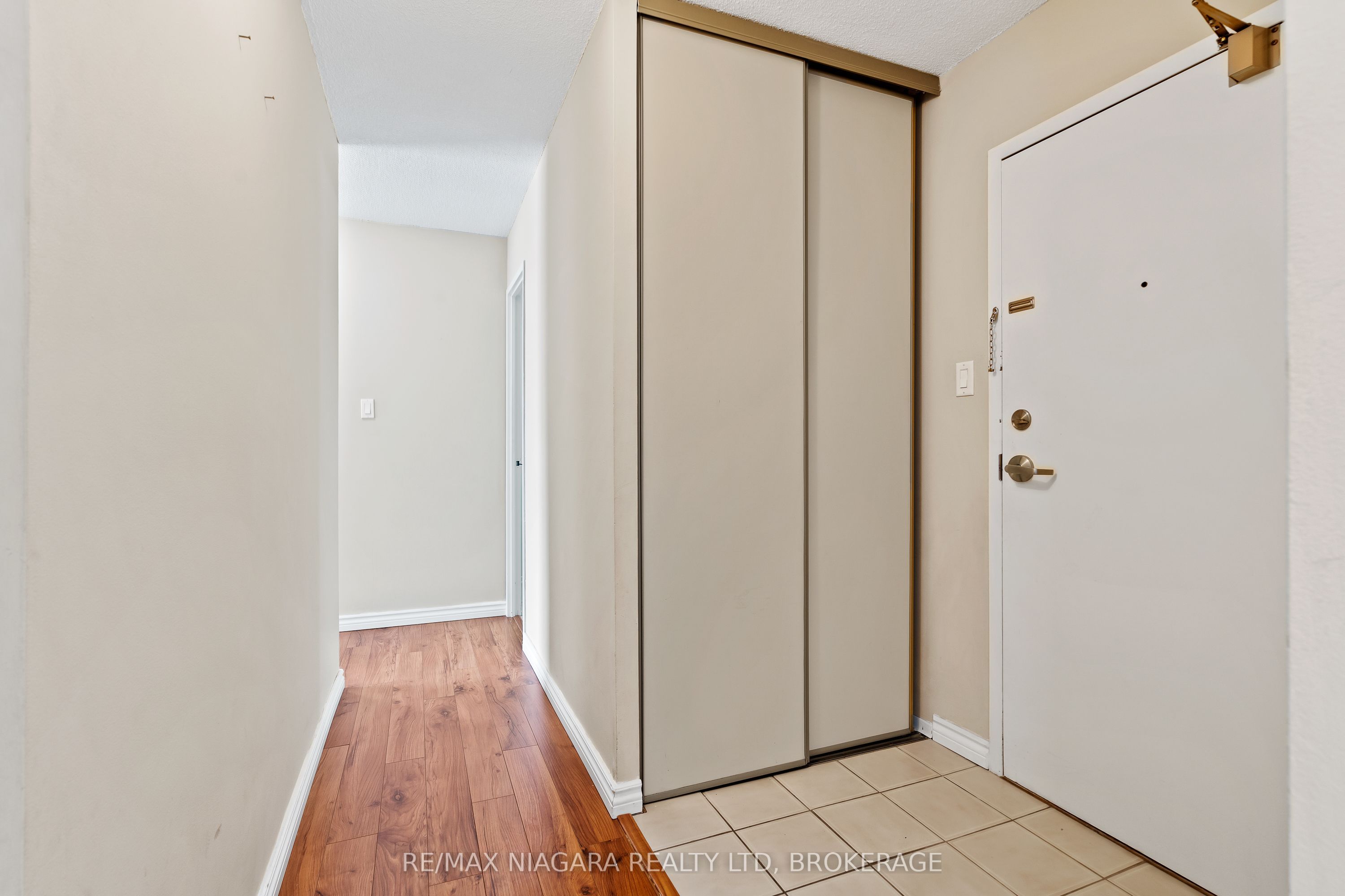 7 GALE Crescent 502, St. Catharines, ON L2R 7M8 photo 3