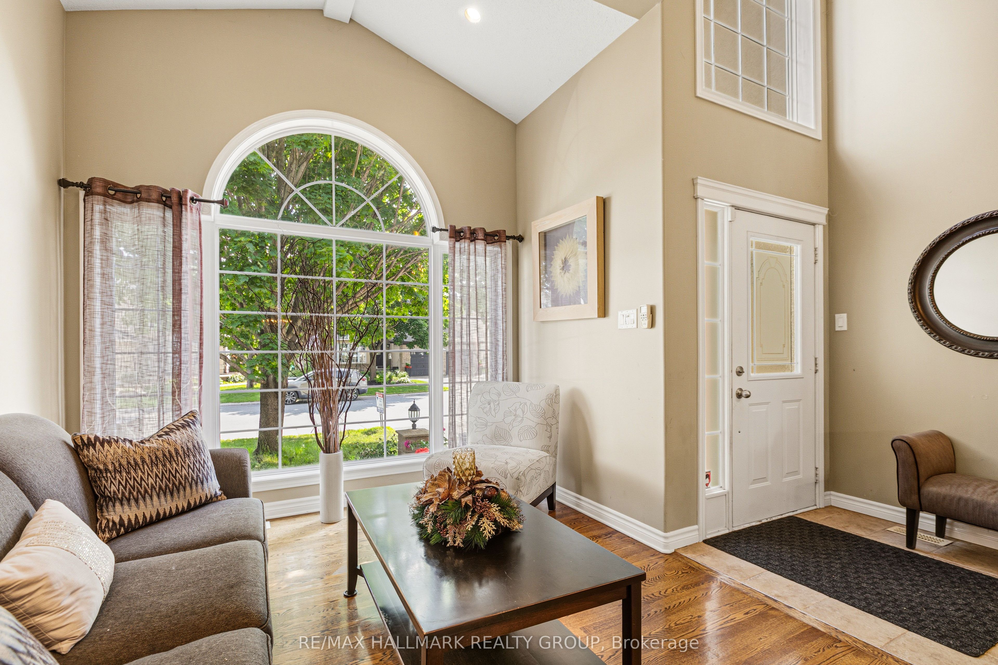9 Blackshire Circle, Barrhaven, ON K2J 5L8 photo 4