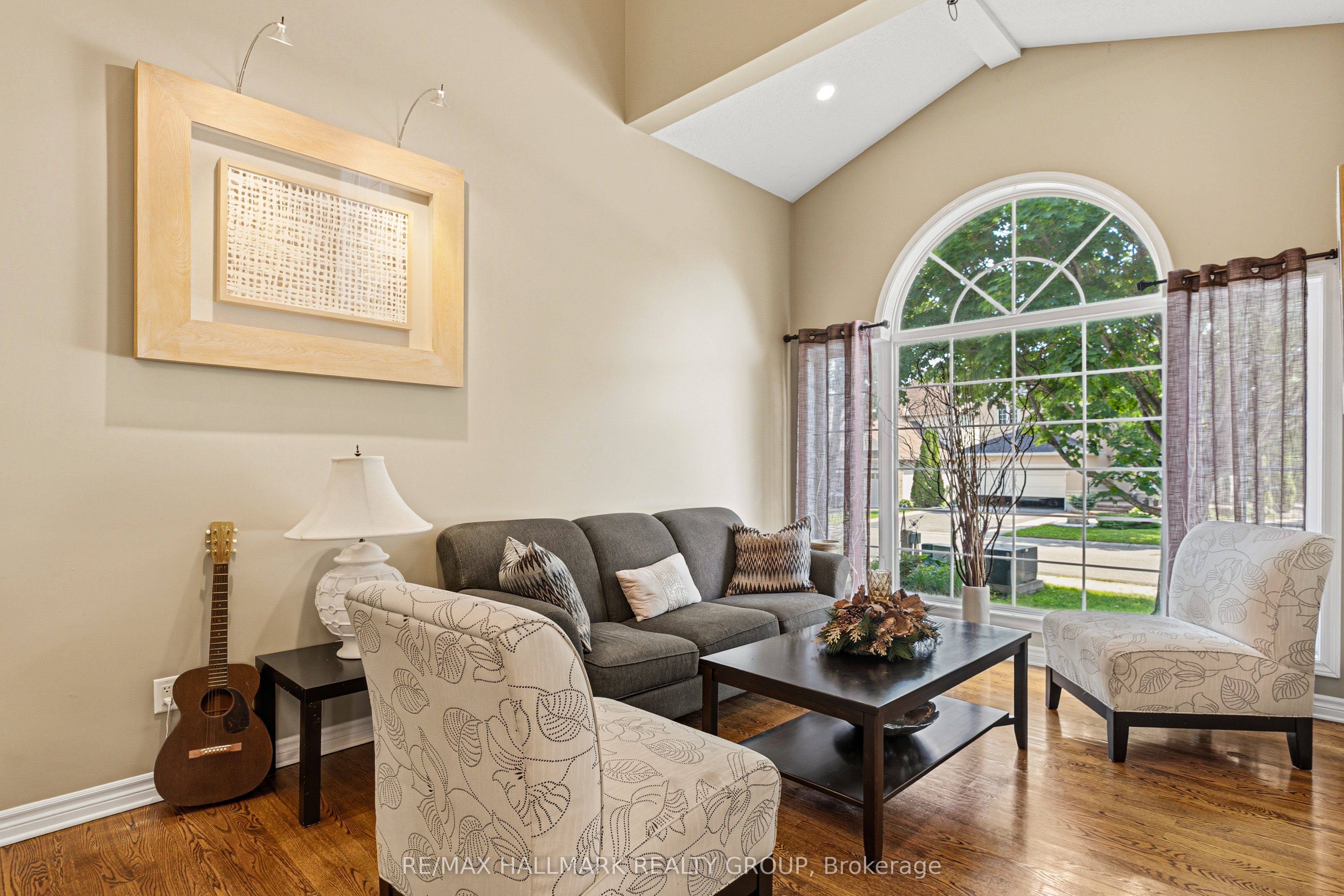 9 Blackshire Circle, Barrhaven, ON K2J 5L8 photo 5