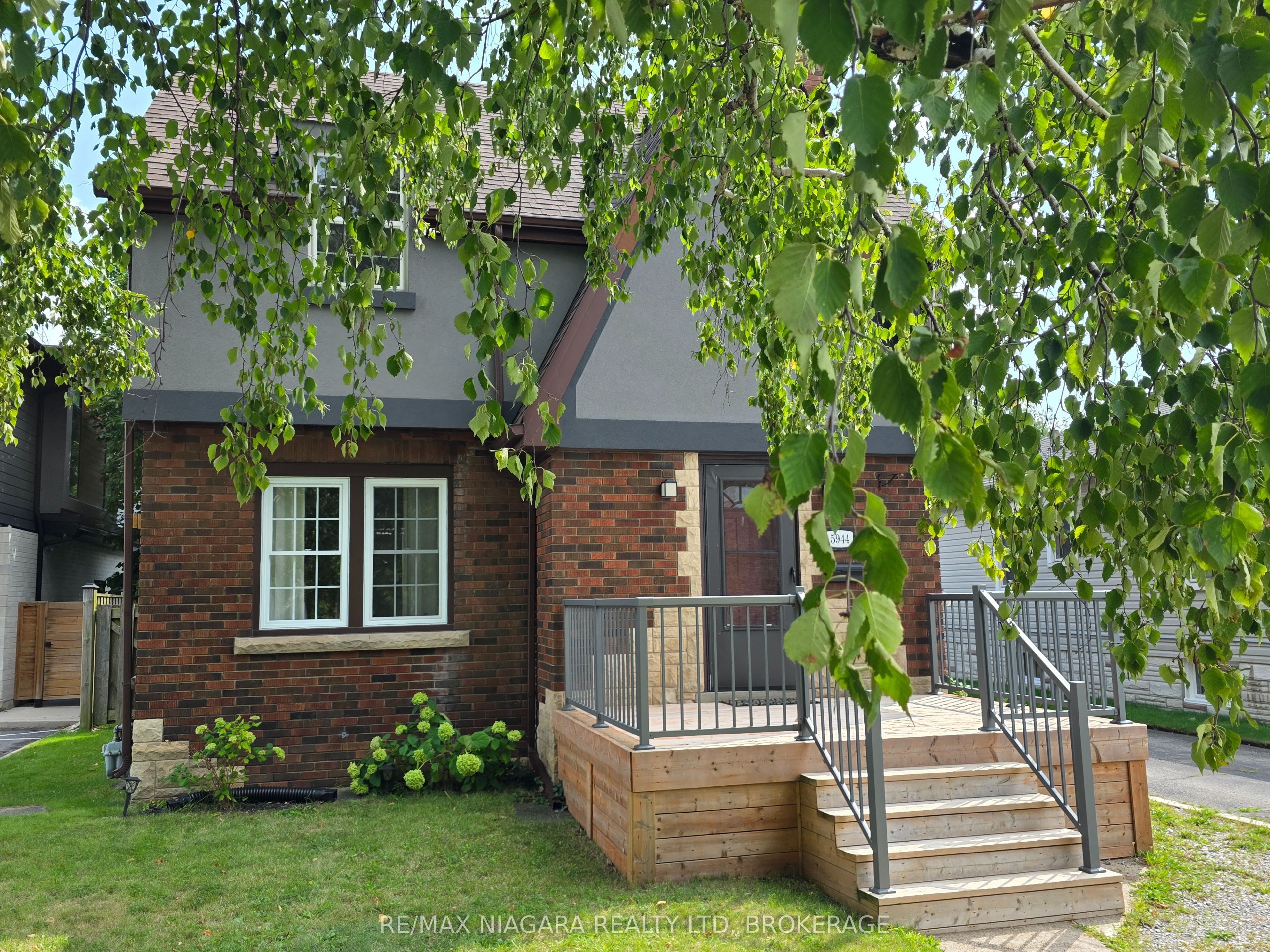 5944 Dorchester Road, Niagara Falls, ON L2G 5S9 photo 2