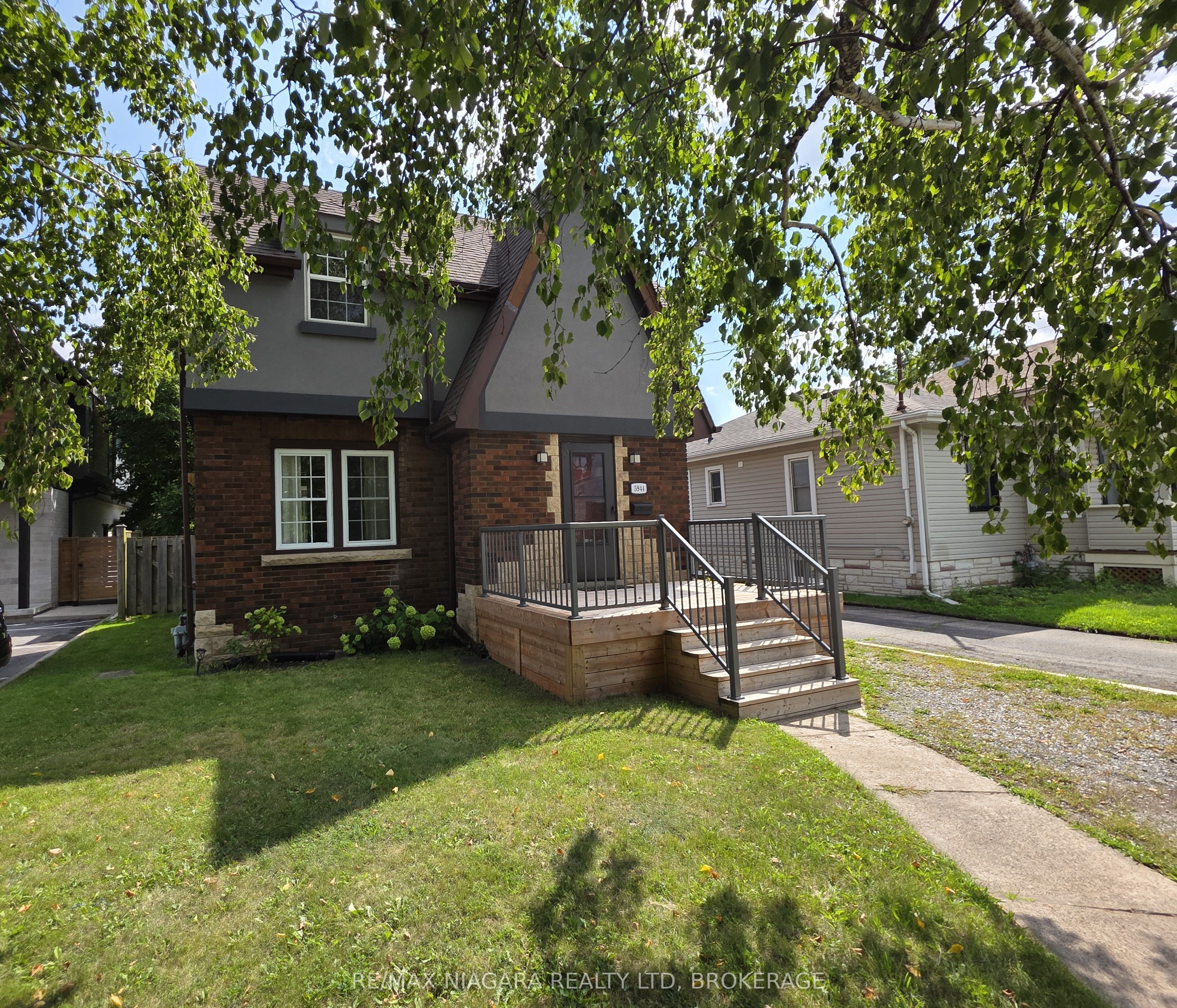 5944 Dorchester Road, Niagara Falls, ON L2G 5S9 photo 3