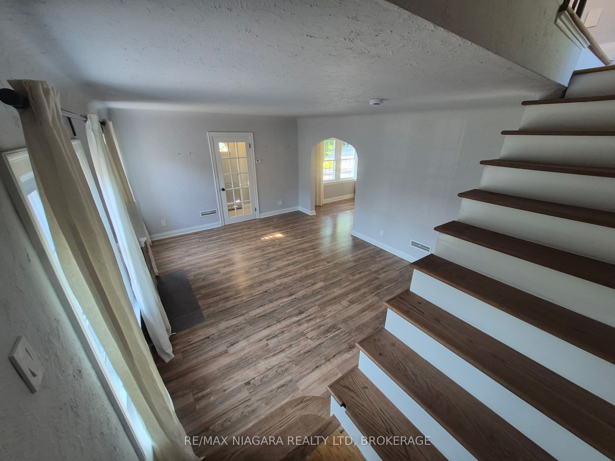 5944 Dorchester Road, Niagara Falls, ON L2G 5S9 photo 5