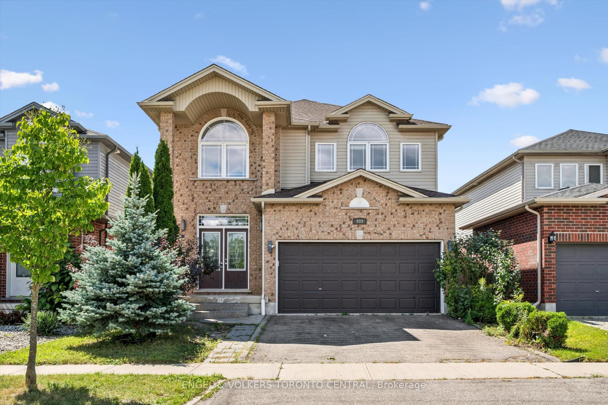909 Pebblecreek Court, Kitchener, ON N2A 4M6
