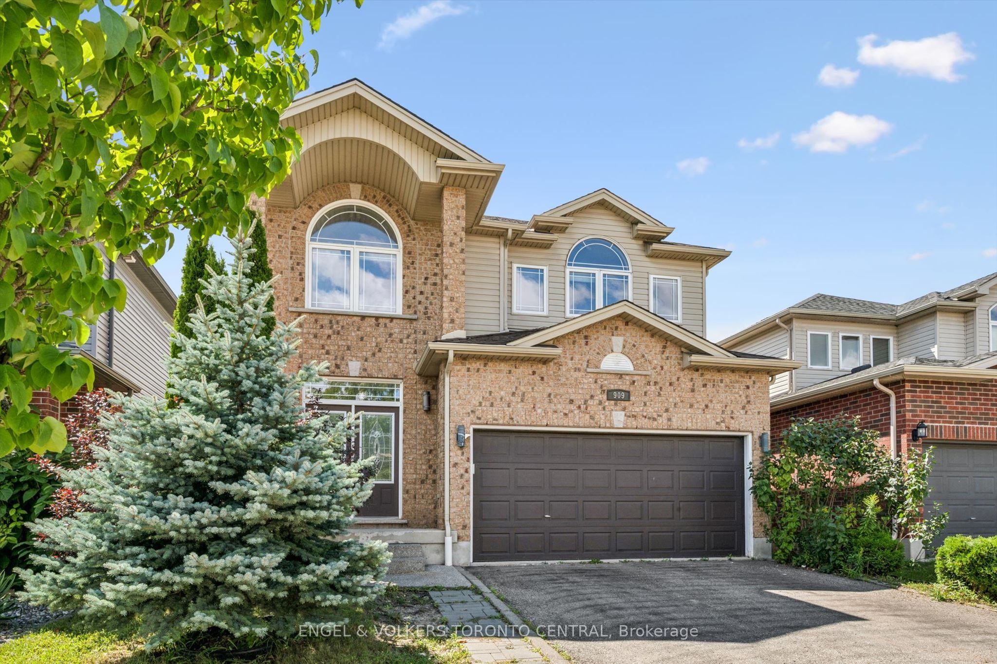 909 Pebblecreek Court, Kitchener, ON N2A 4M6 photo 3