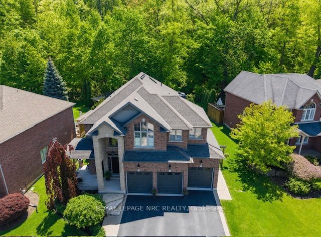 27 Bell Avenue, Grimsby, ON L3M 1B2