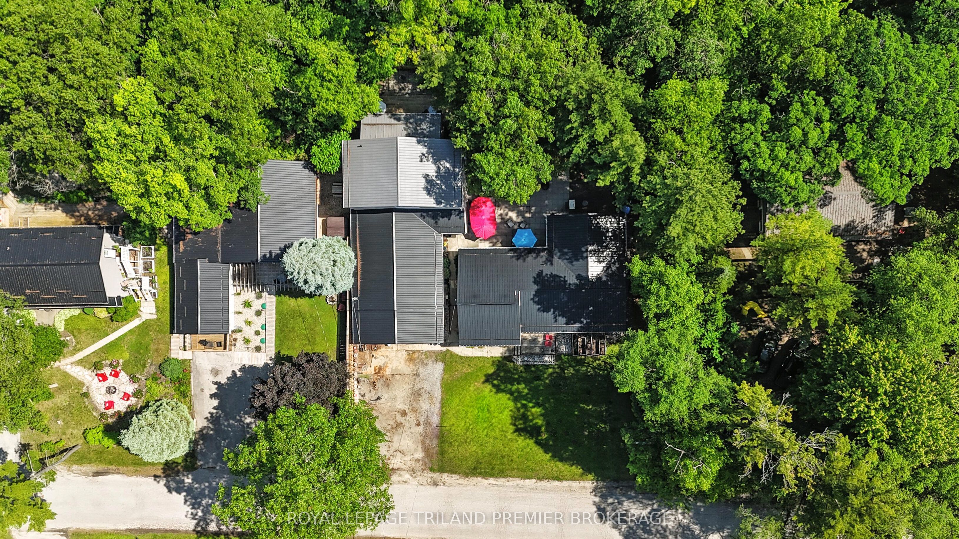 7710 Clayton Street, Lambton Shores, ON N0M 2L0 photo 3