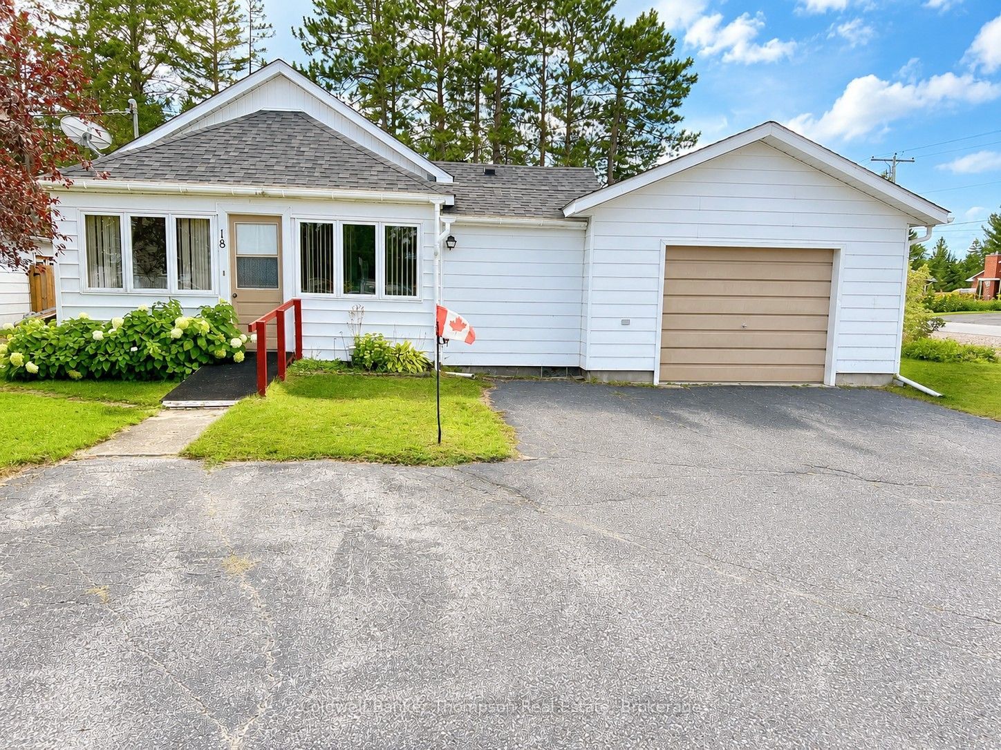 18 Eagle Lake Road, South River, ON P0A 1X0