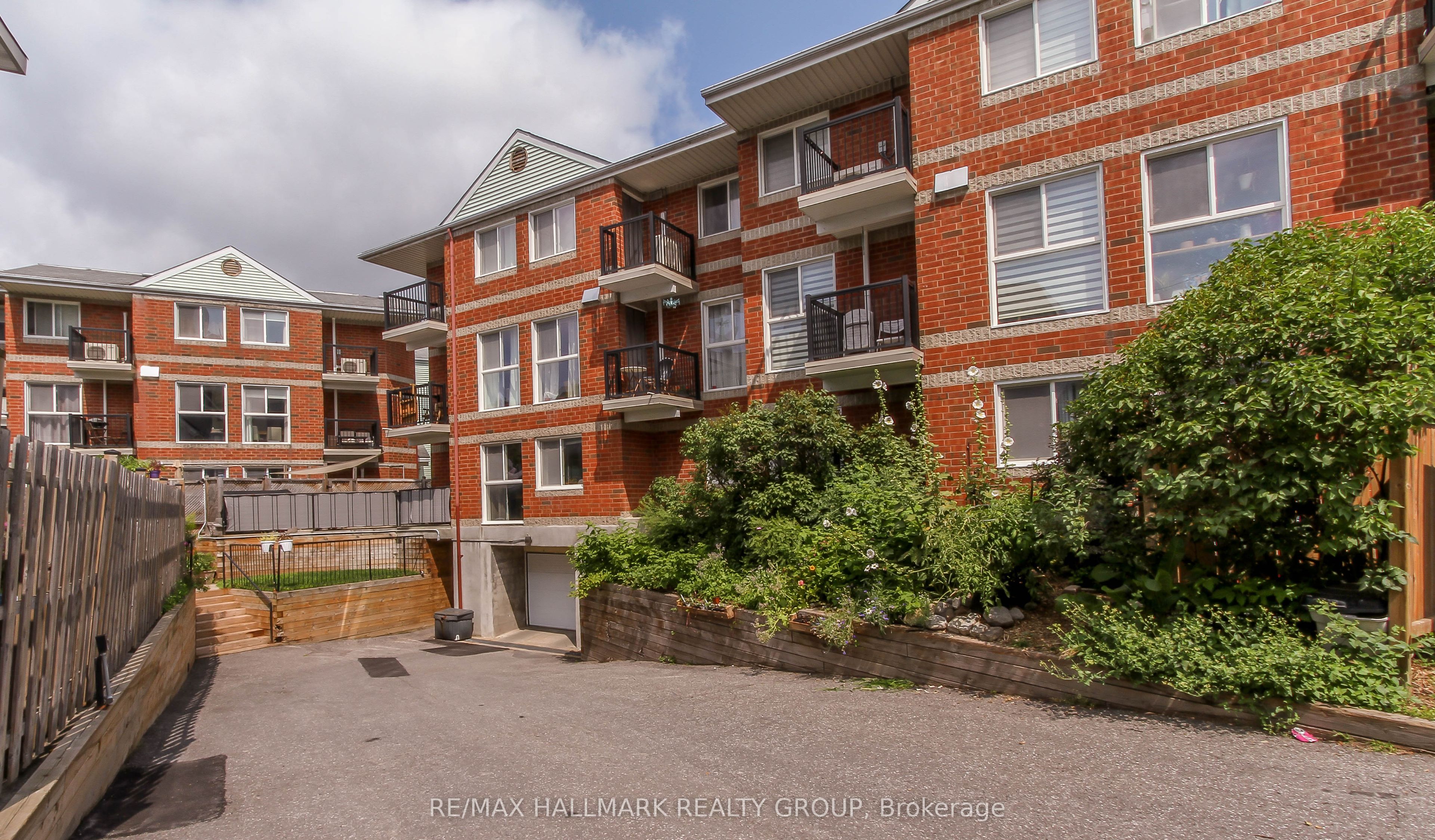 3 Armstrong Street 8, West Centre Town, ON K1Y 4T1