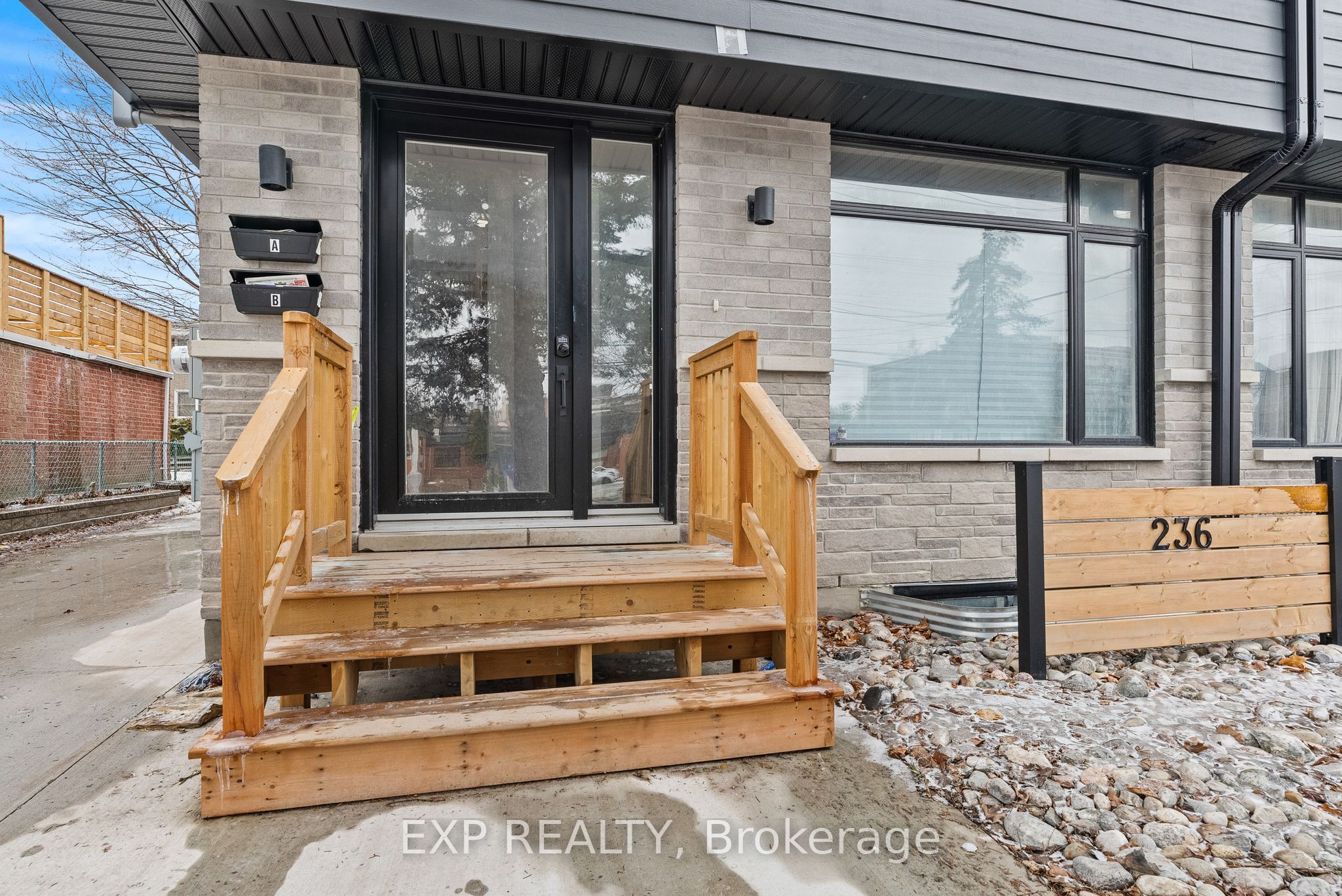 236 Woodroffe Avenue, Woodroffe, ON K2A 3V4