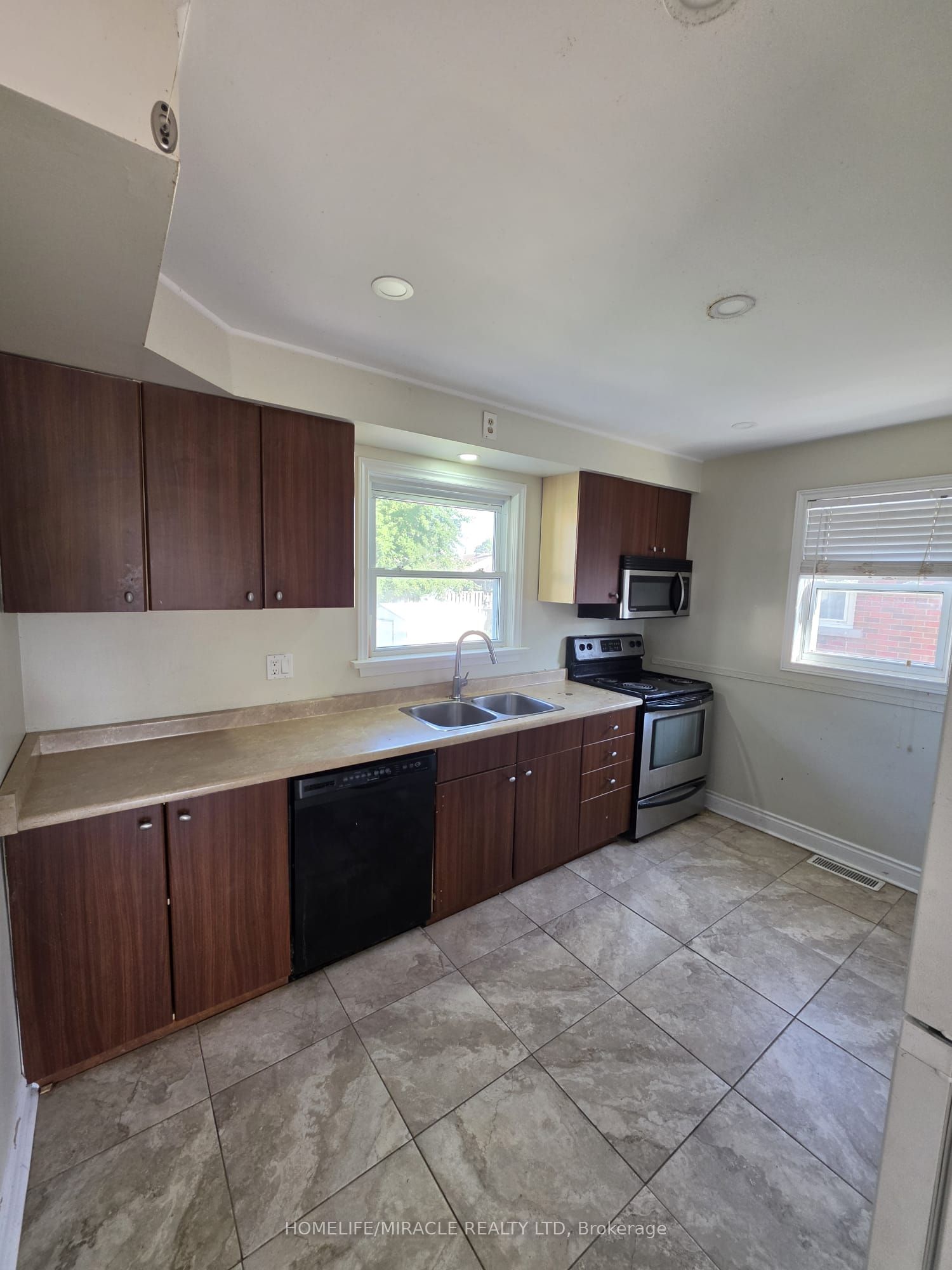 7150 Douglas Crescent, Niagara Falls, ON L2G 3C4 photo 4