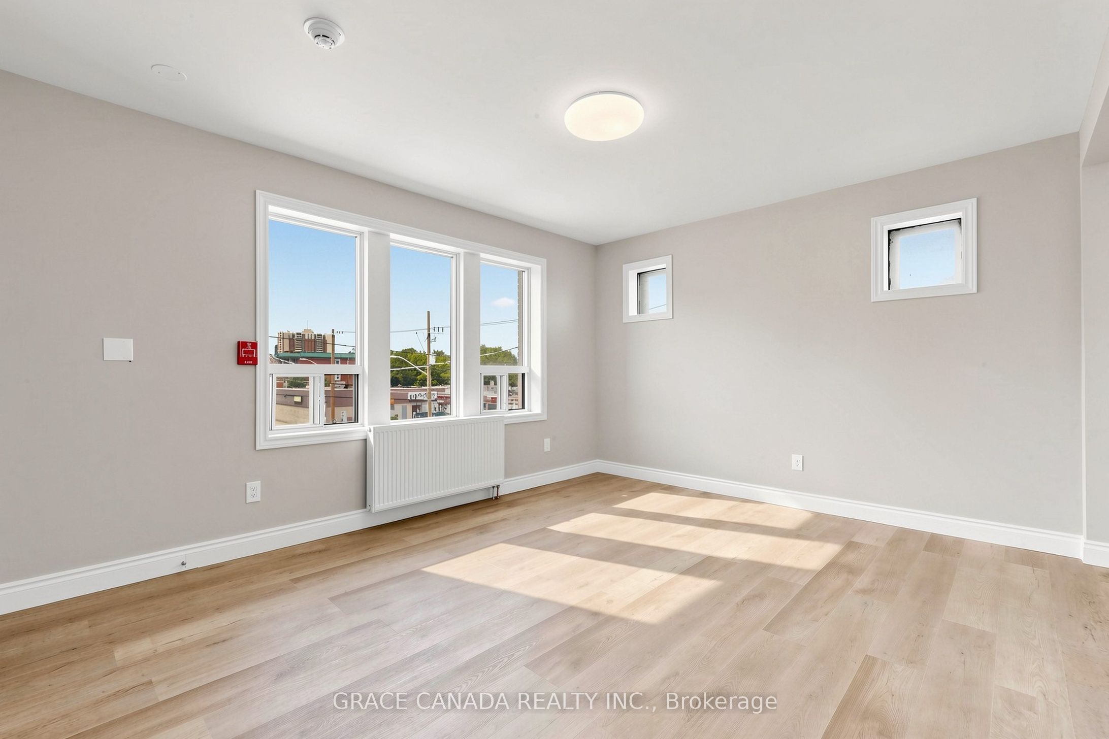 71 Sanford Avenue S, Hamilton, ON L8M 2G7 photo 3