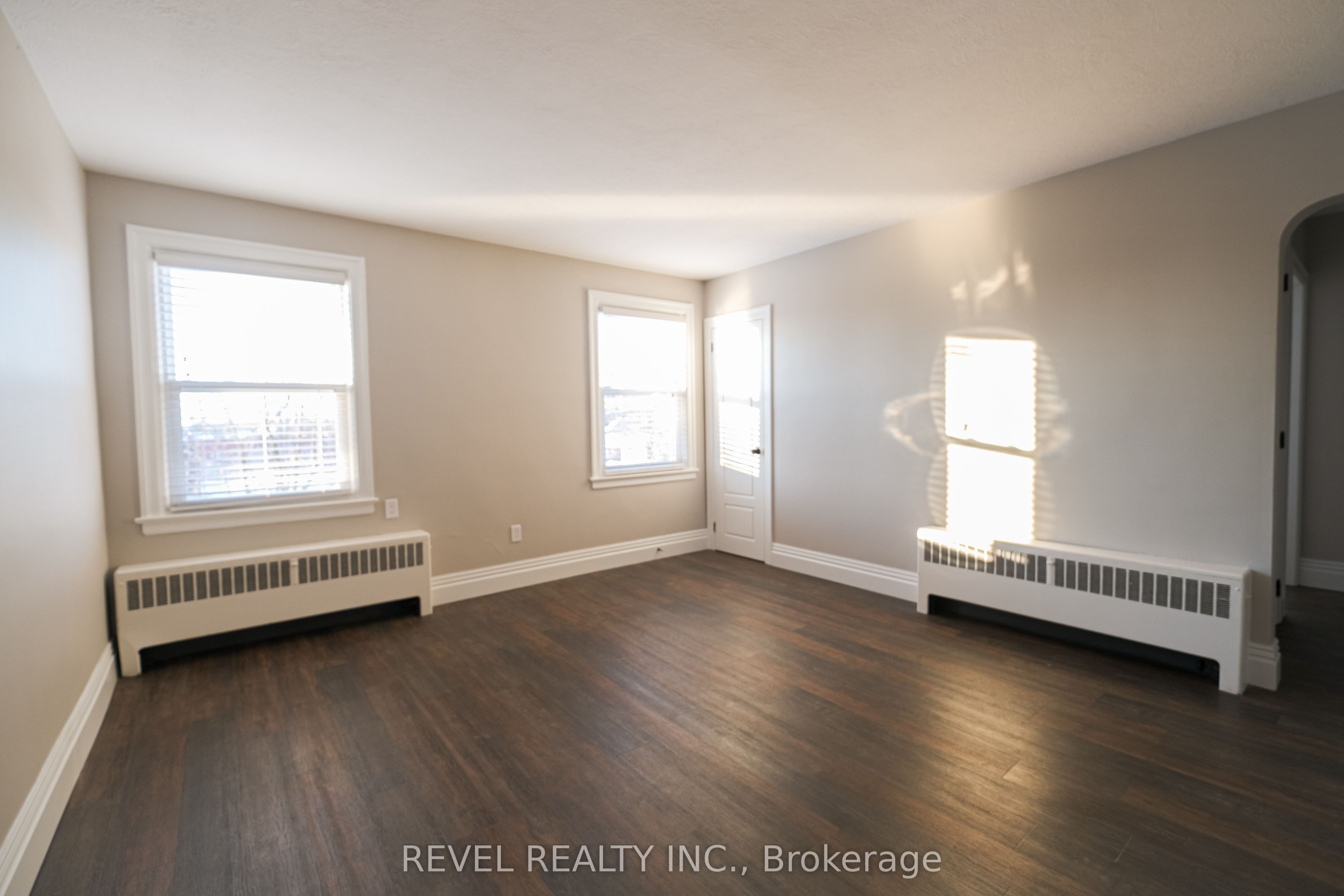 350 N Simcoe Street N #3, Peterborough, ON L1G 4T6 photo 2