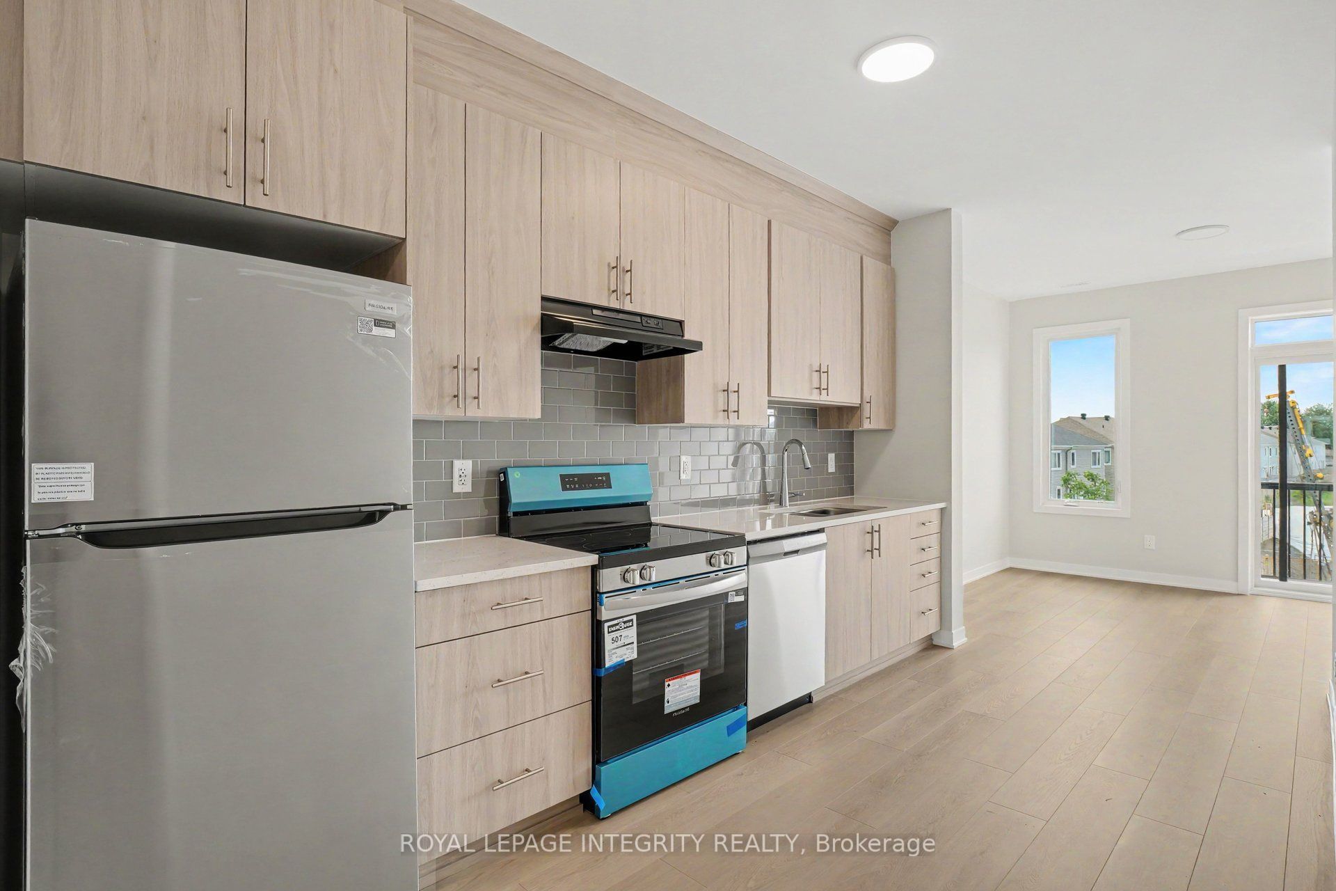 281 Lamarche Avenue, Orleans - Convent Glen and Area, ON K1W 0M5 photo 4