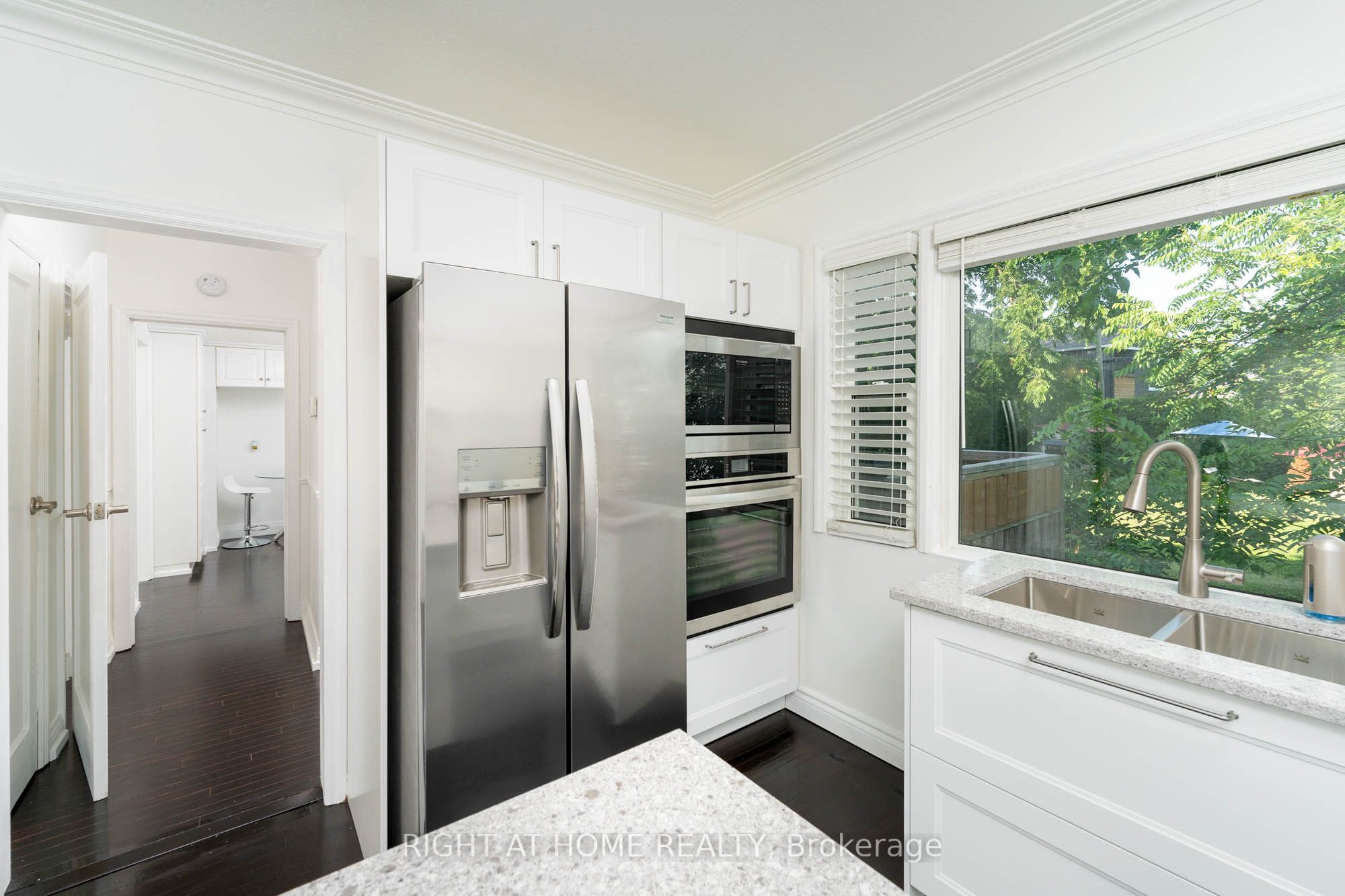 105 Glenridge Avenue, St. Catharines, ON L2R 4X5 photo 5