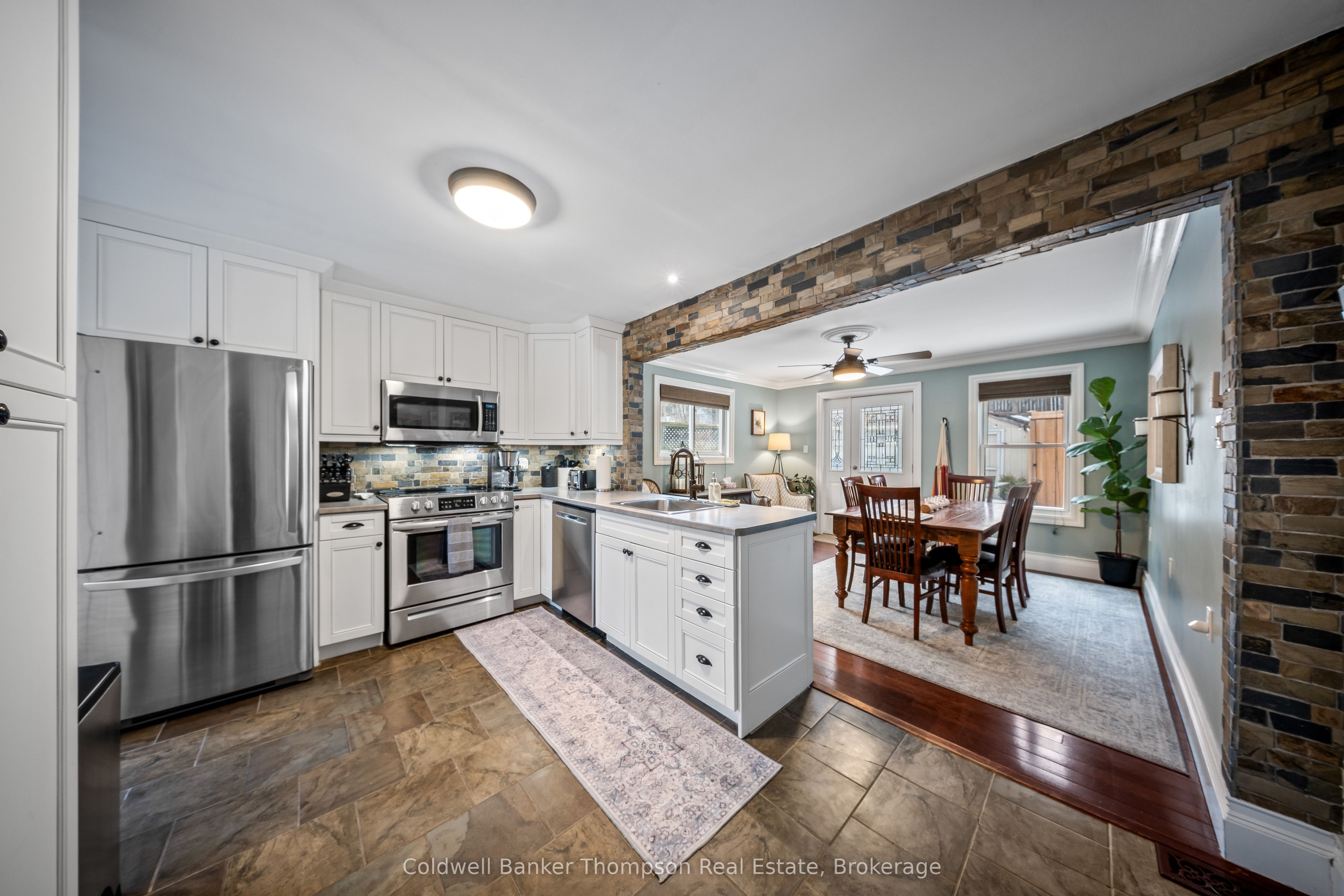 12 Caroline Street E, Huntsville, ON P1H 2B4 photo 4