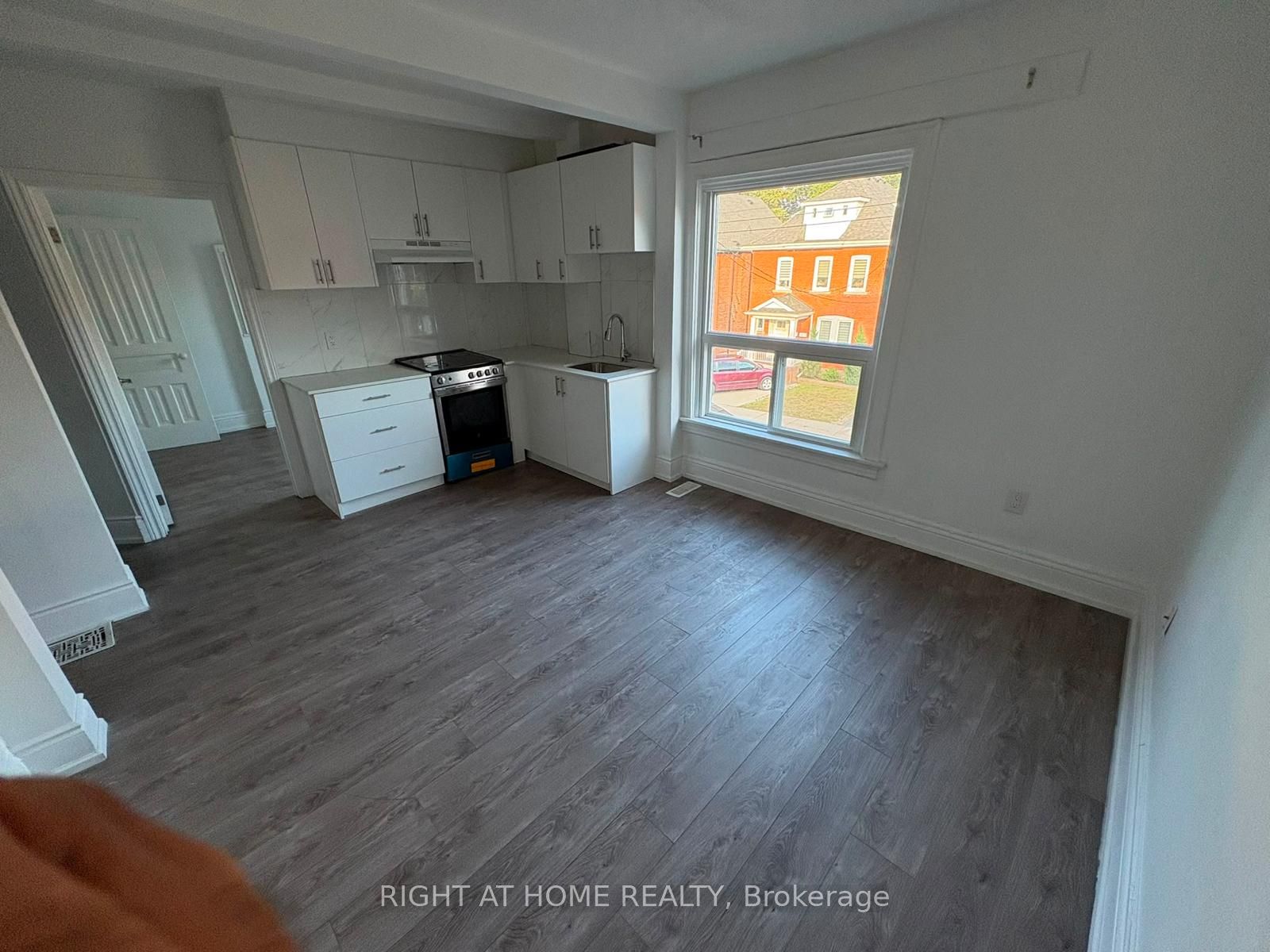110 Mrytle Avenue, Hamilton, ON L8M 2G2 photo 4