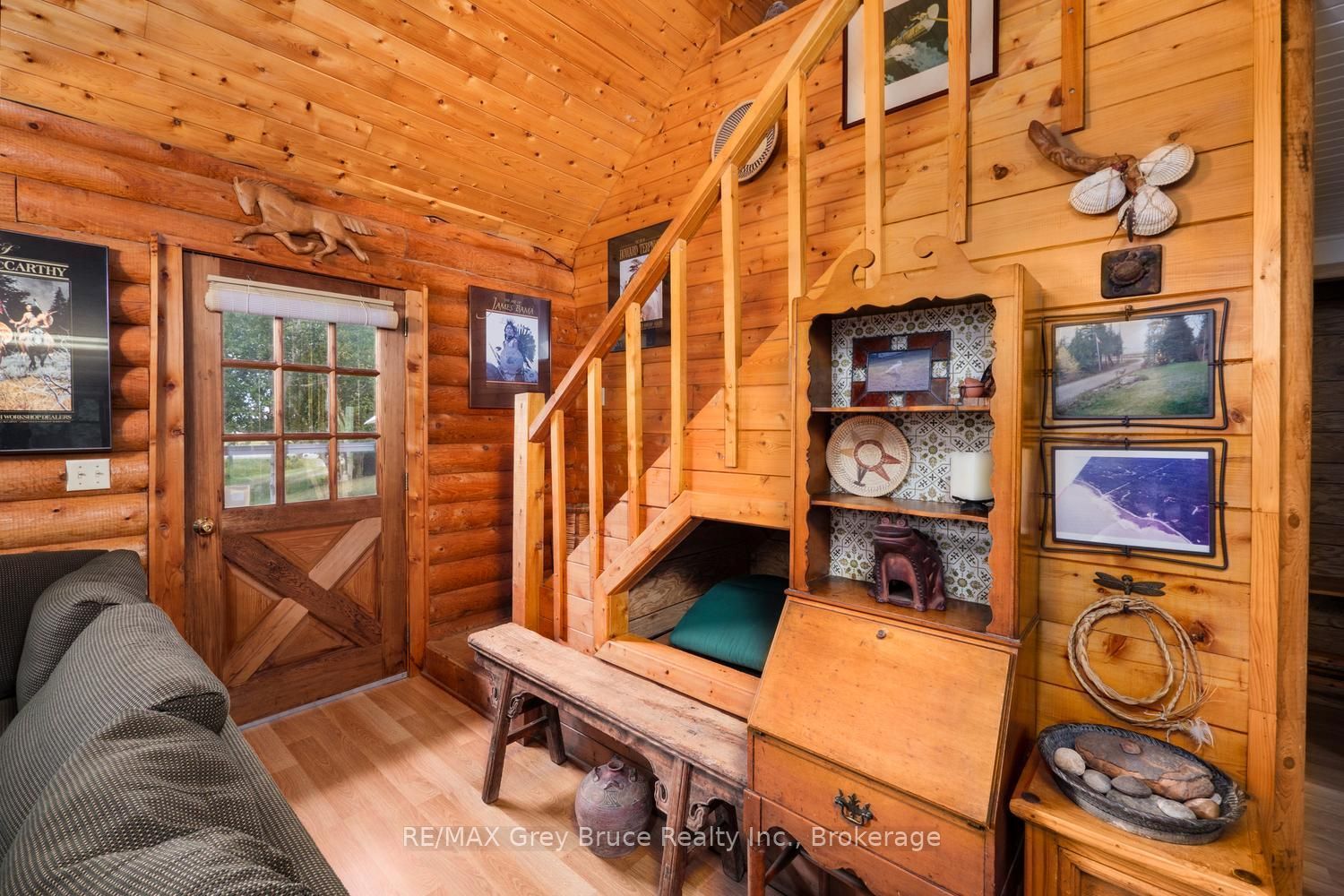 281 Shoreline Avenue, South Bruce Peninsula, ON N0H 2T0 photo 2