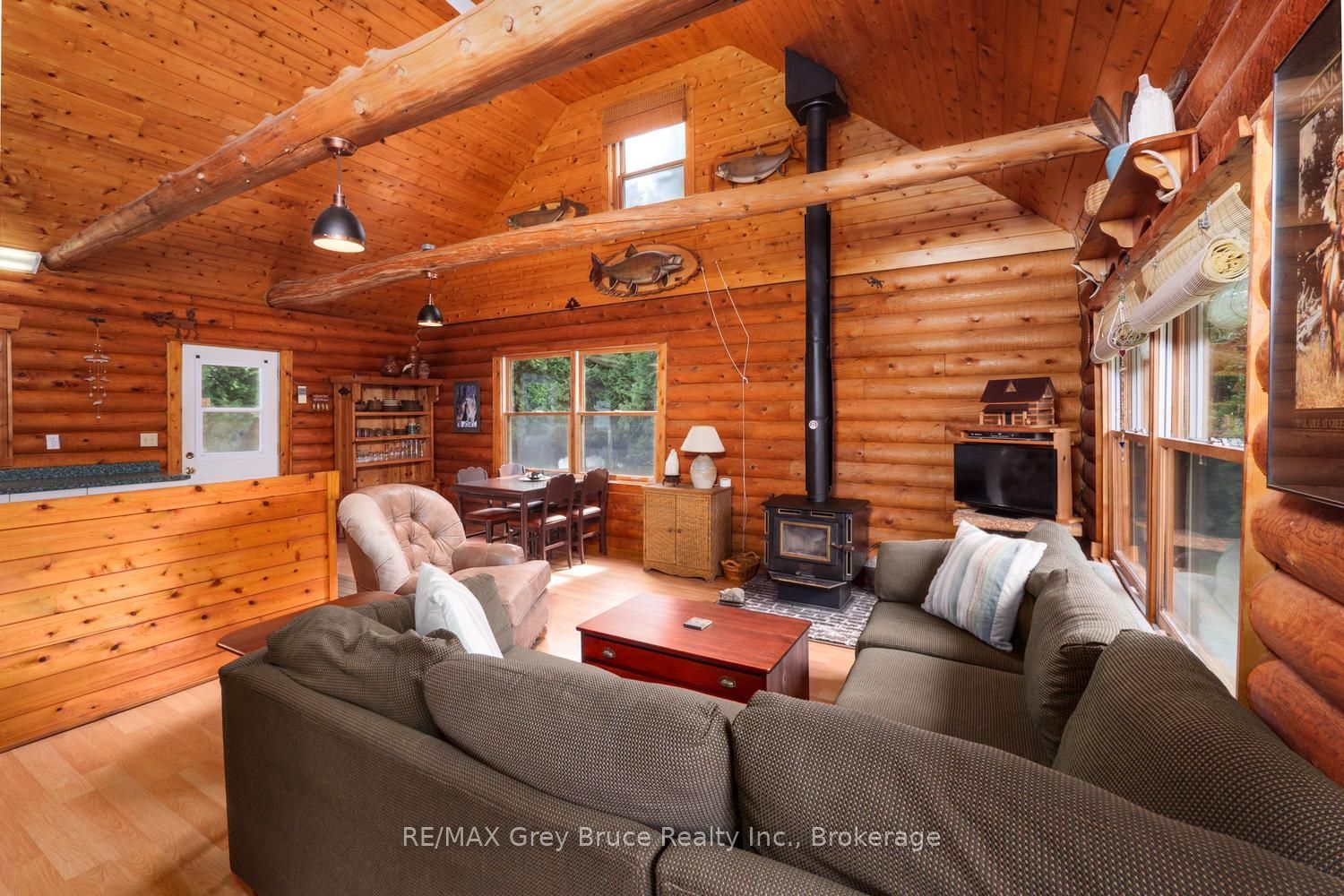 281 Shoreline Avenue, South Bruce Peninsula, ON N0H 2T0 photo 5