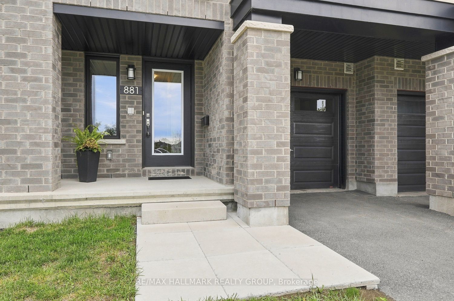 881 Couloir Road, Orleans - Convent Glen and Area, ON K1W 0P5 photo 3