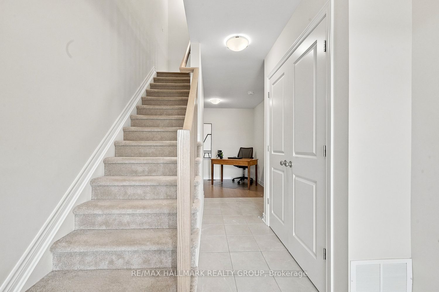 881 Couloir Road, Orleans - Convent Glen and Area, ON K1W 0P5 photo 5