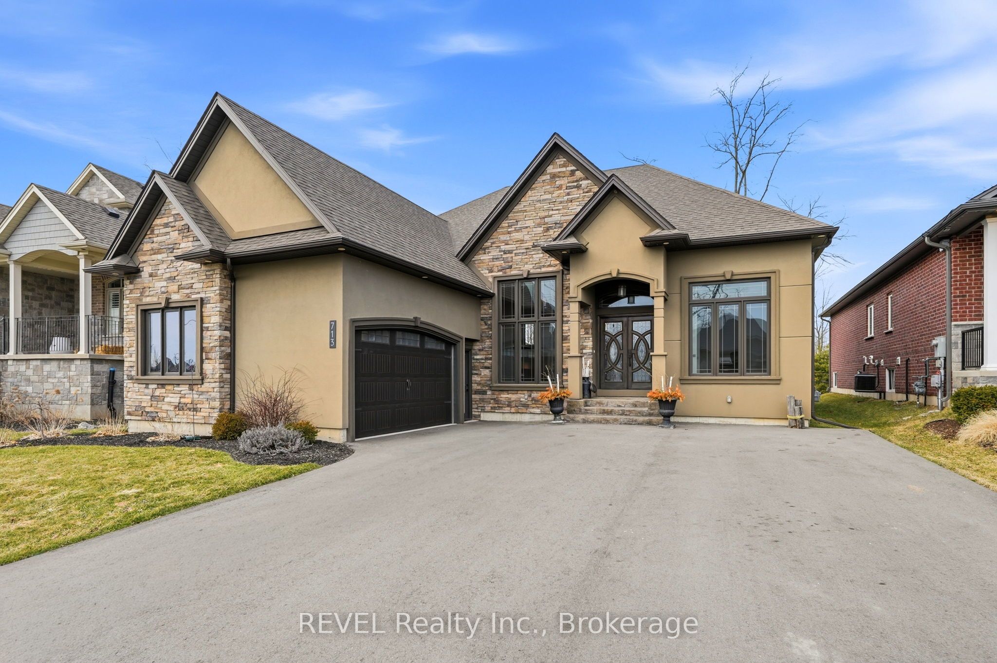 713 Clarence Street, Port Colborne, ON L3K 6B8 photo 2