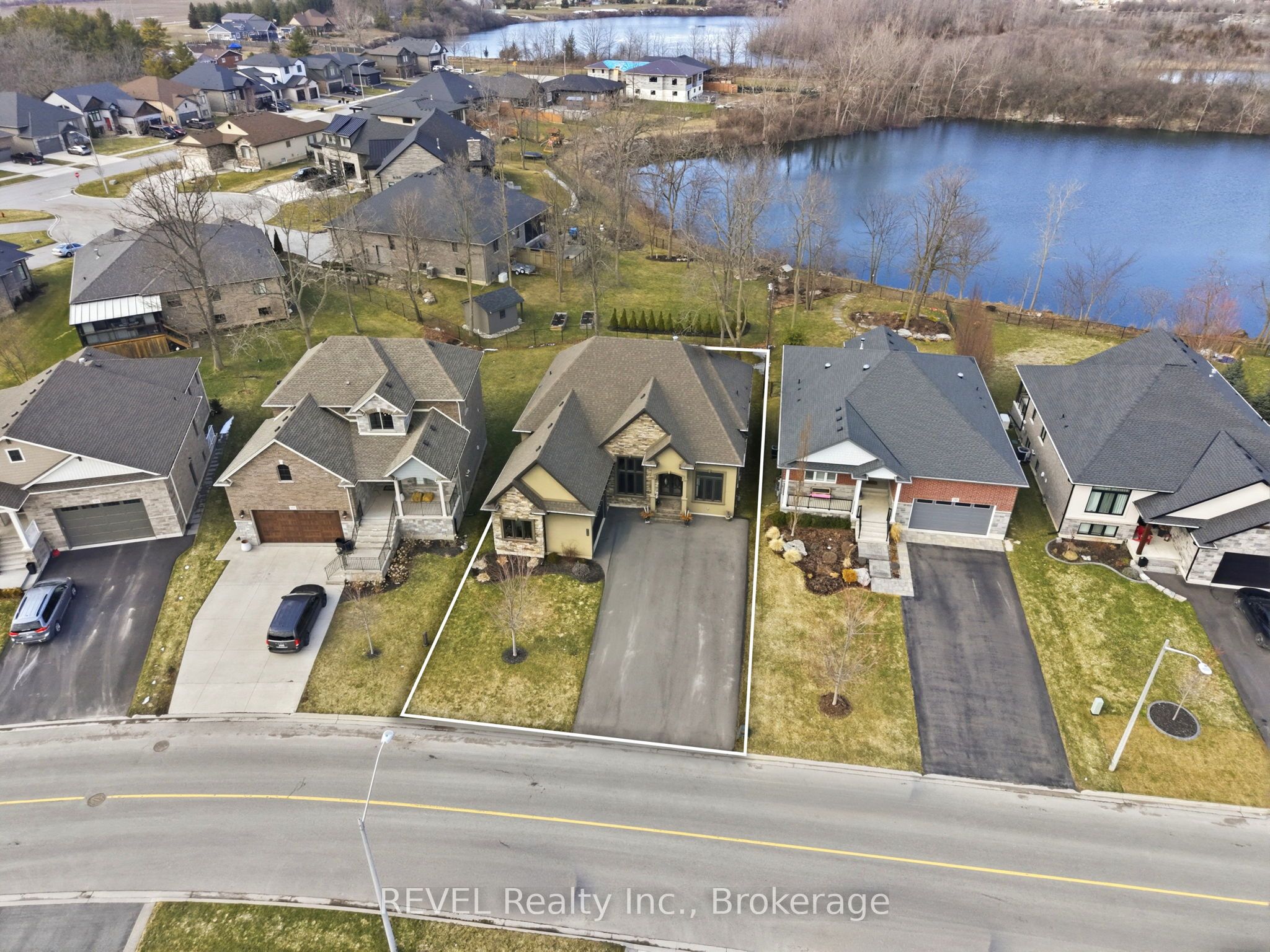 713 Clarence Street, Port Colborne, ON L3K 6B8 photo 3