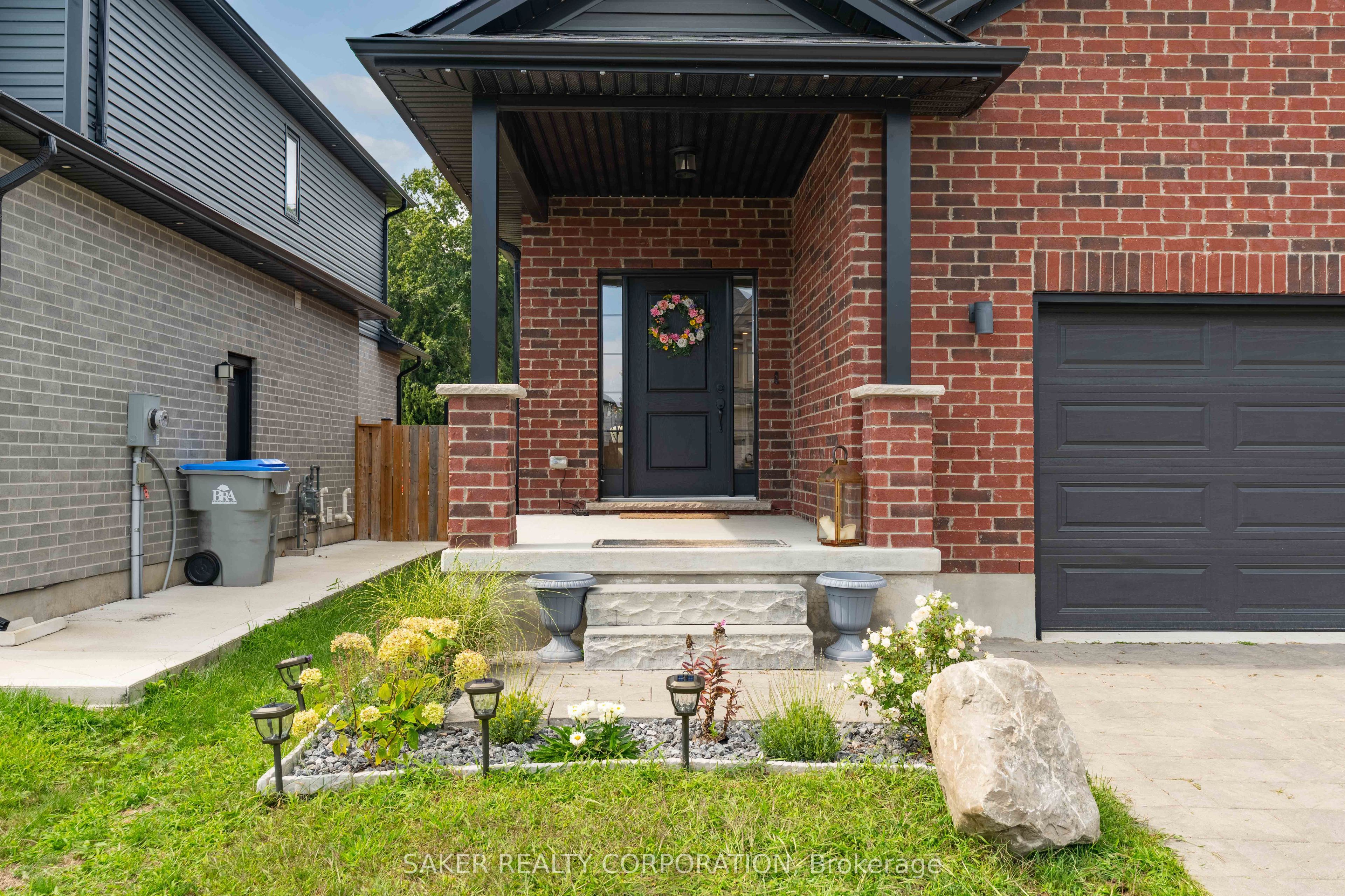 7 Armstrong Street, Strathroy-Caradoc, ON N0L 1W0 photo 2