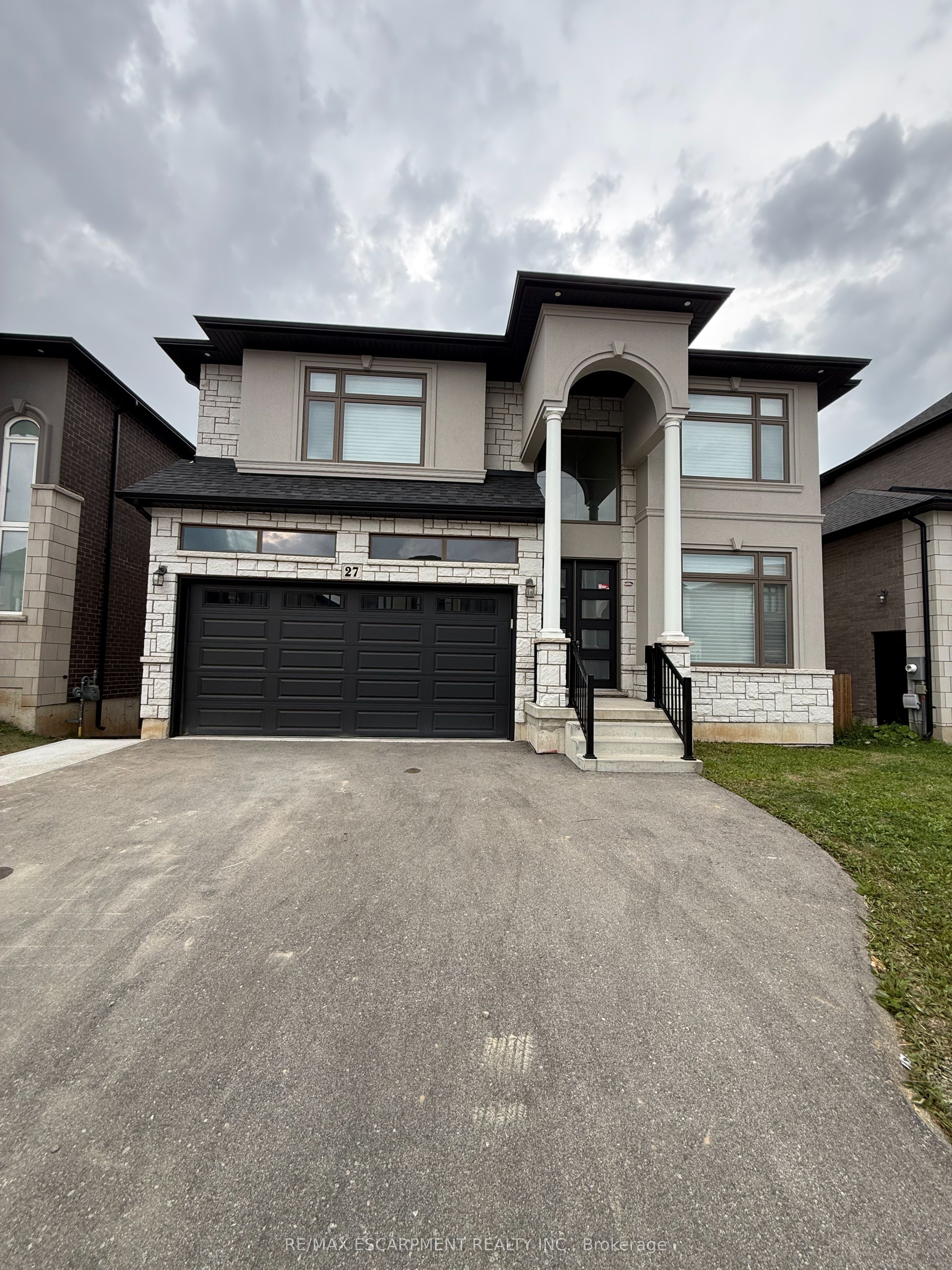 27 DEERFIELD Lane LOWER, Hamilton, ON L9K 1R4