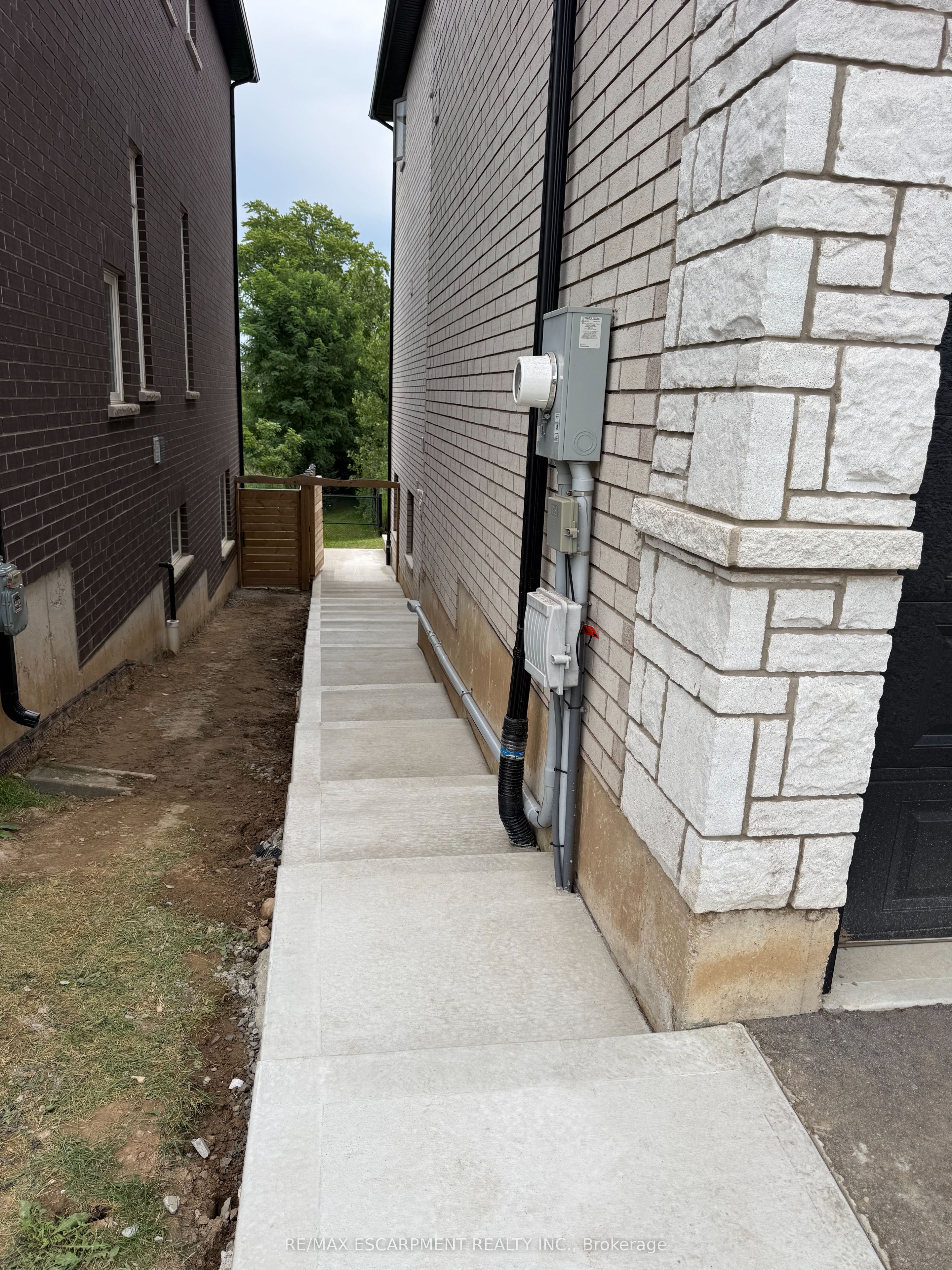 27 DEERFIELD Lane LOWER, Hamilton, ON L9K 1R4 photo 3