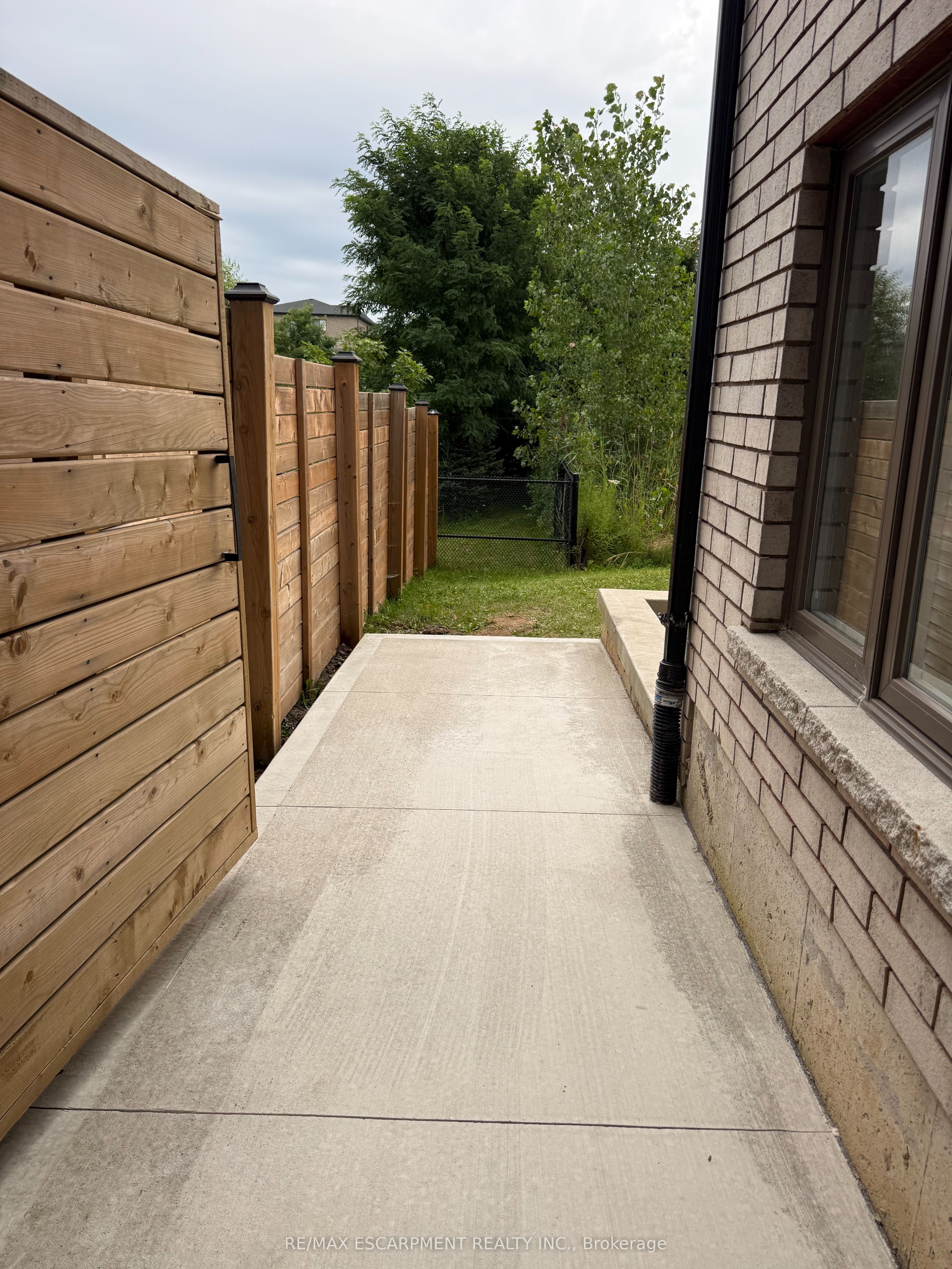 27 DEERFIELD Lane LOWER, Hamilton, ON L9K 1R4 photo 4
