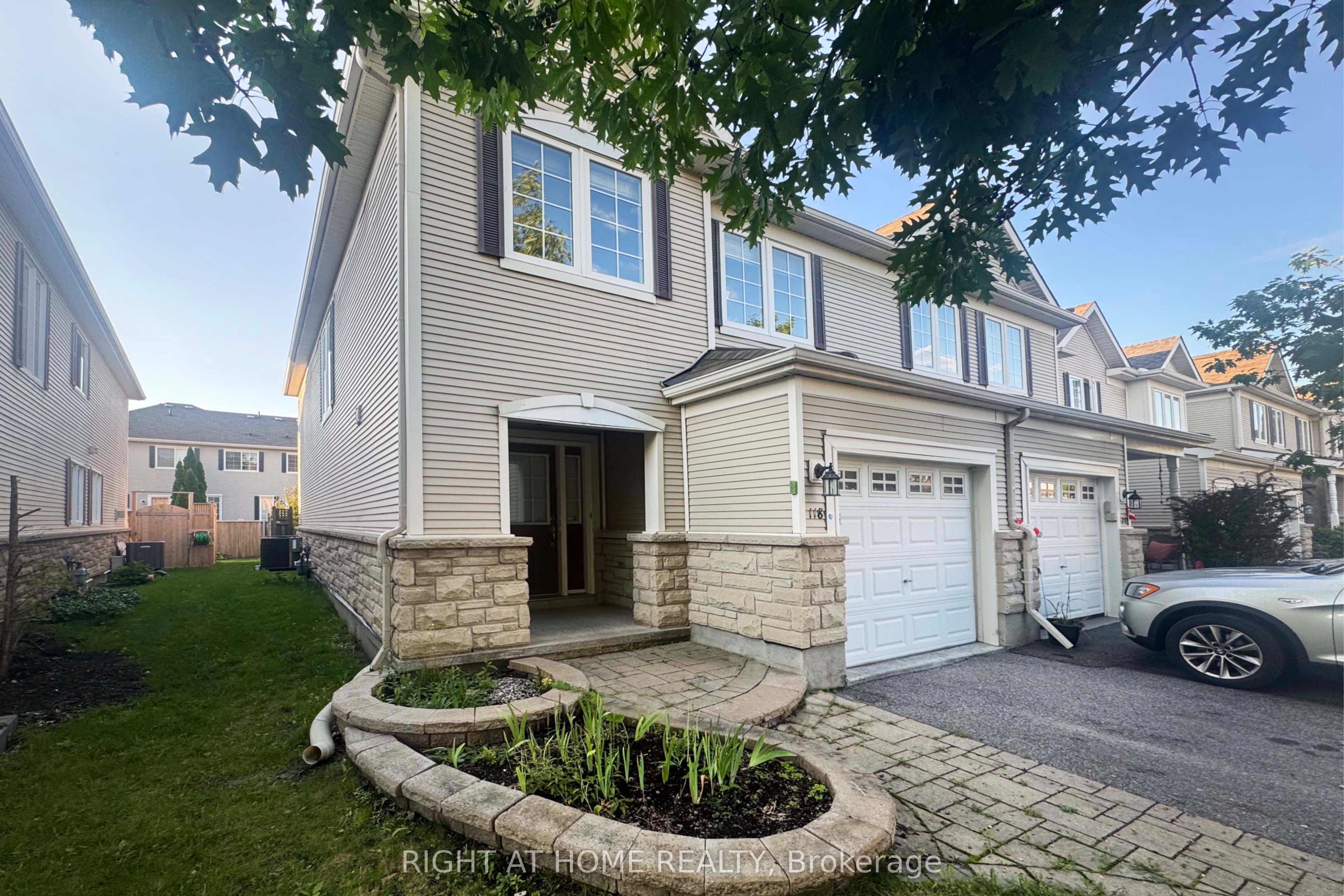 118 BRADDOCK Private, Barrhaven, ON K2J 0E6 photo 2