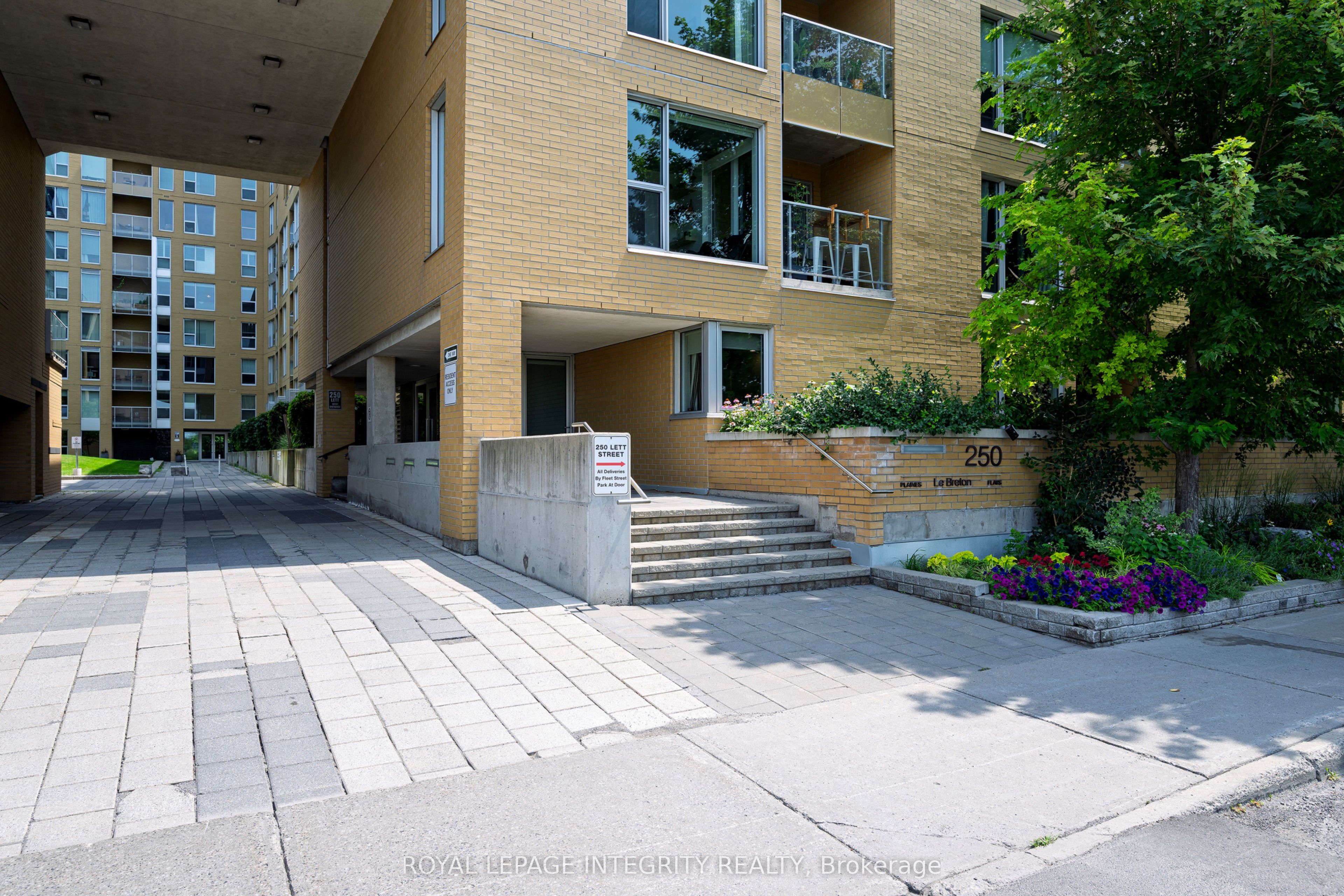 250 Lett Street 206, West Centre Town, ON K1R 0A8 photo 3
