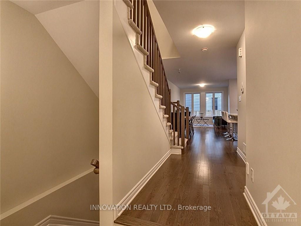 327 Barrett Farm Drive N, Blossom Park - Airport and Area, ON K1T 0S3 photo 4