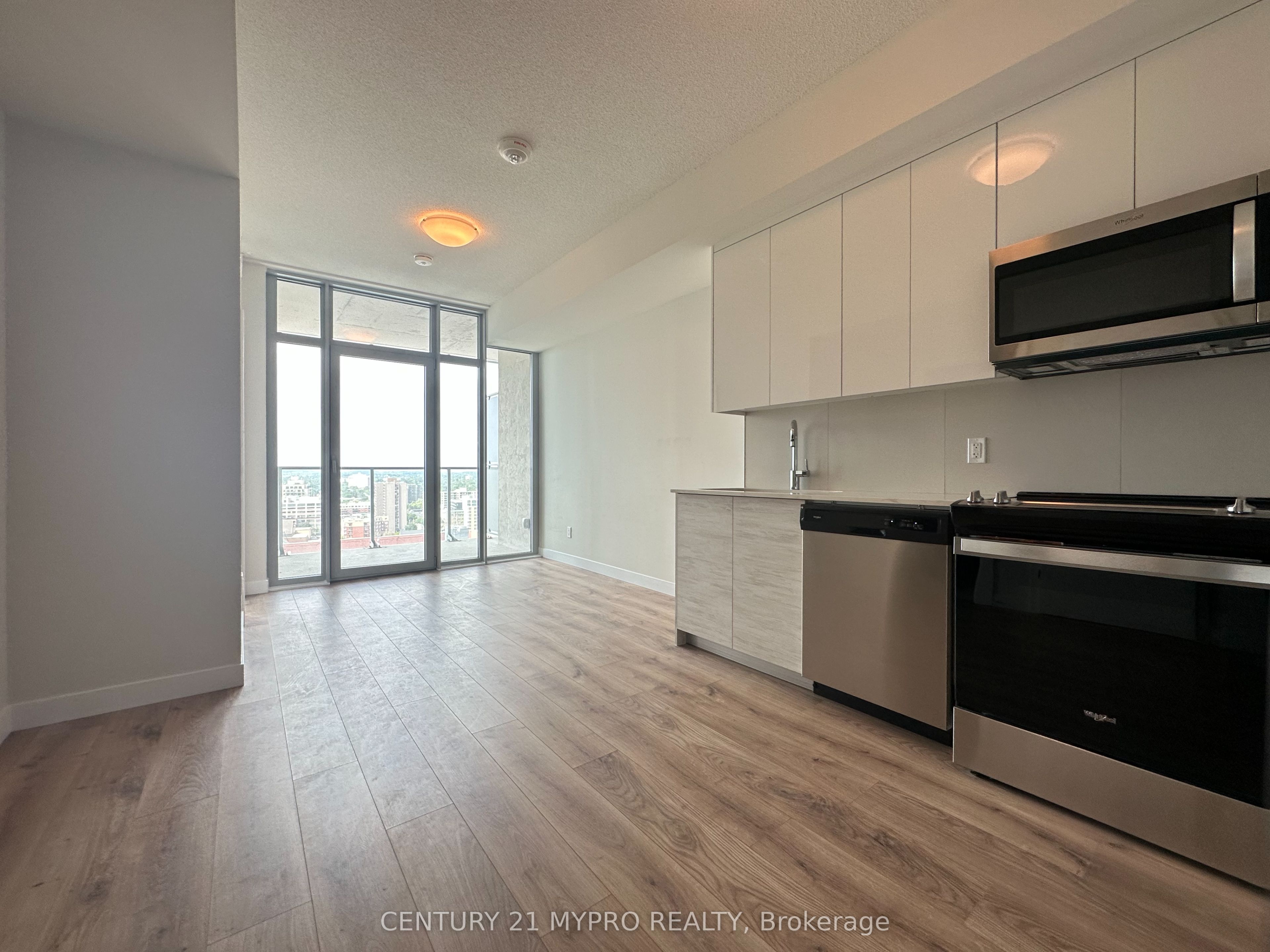 60 Frederick Street 1813, Kitchener, ON N2H 2L7 photo 2