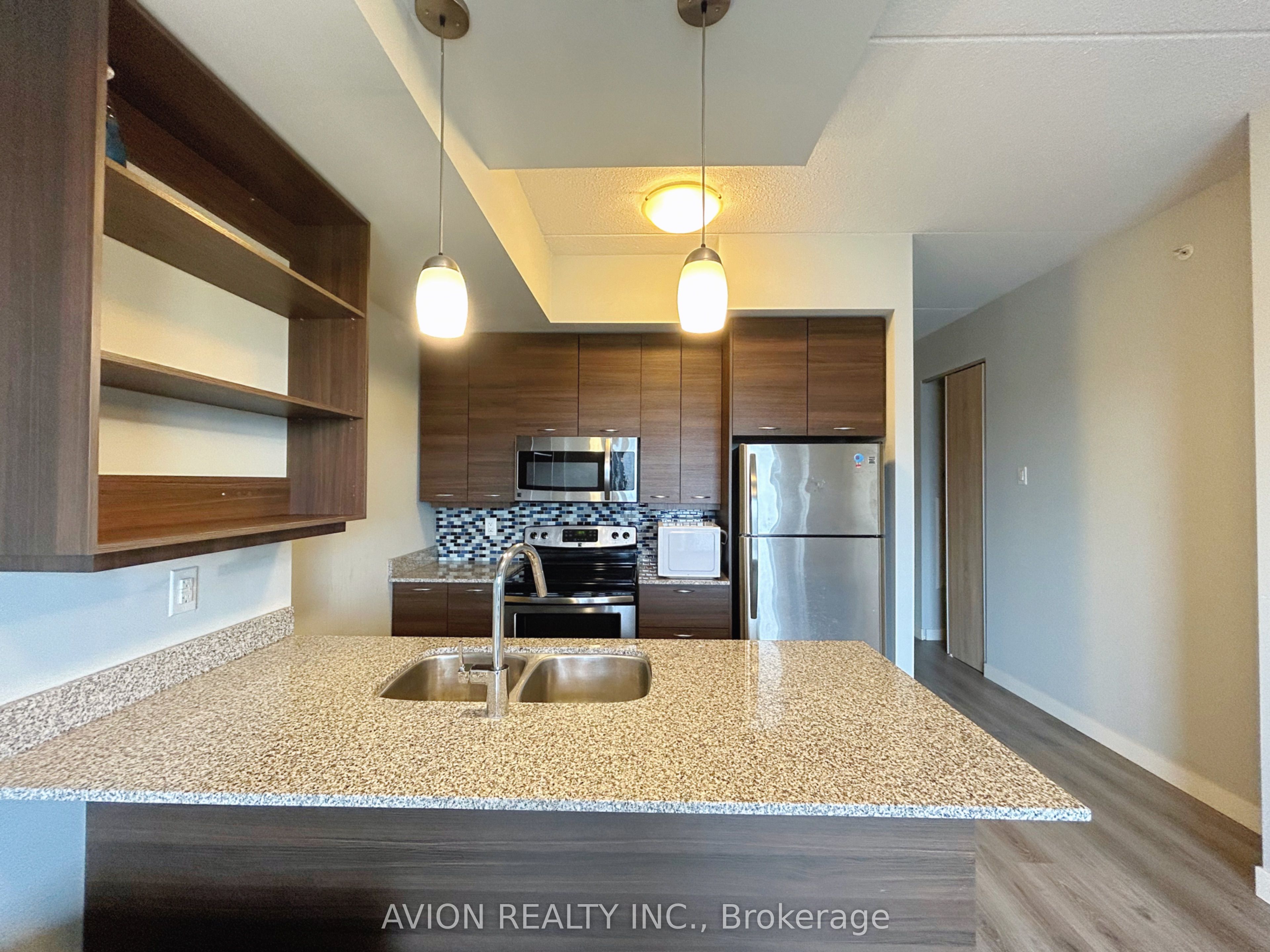 318 Spruce Street 606, Waterloo, ON N2L 0E9 photo 3