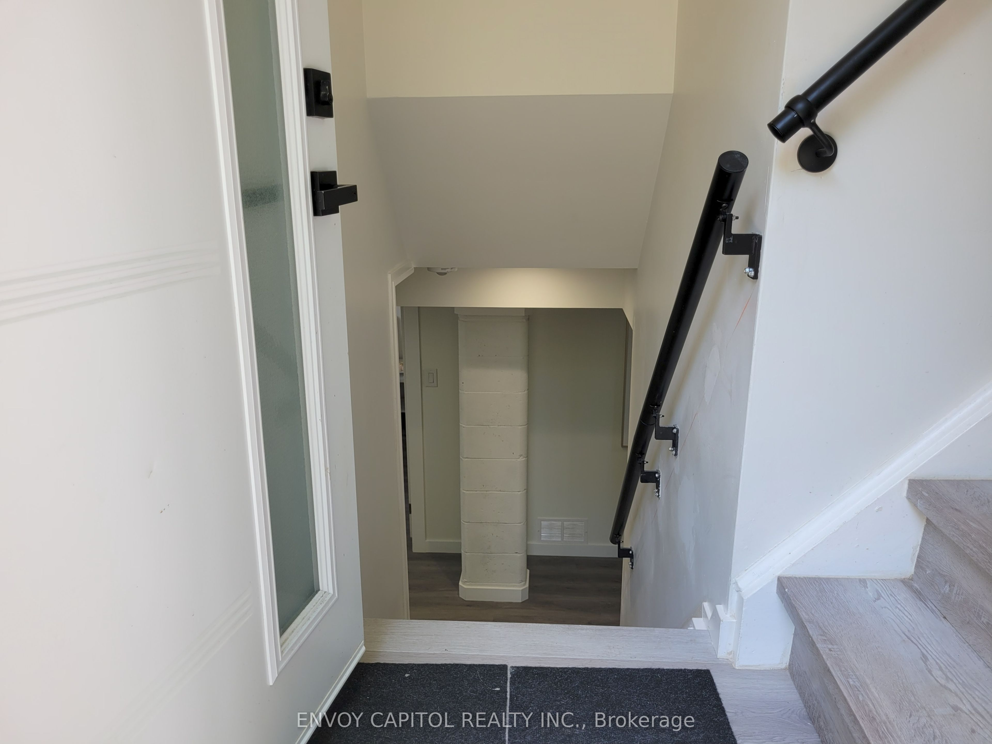 22 Bilardi Court, Hamilton, ON L8H 3G3 photo 2