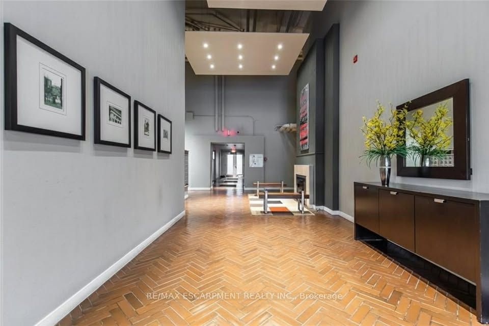 66 Bay Street S 106, Hamilton, ON L8P 4Z6 photo 3