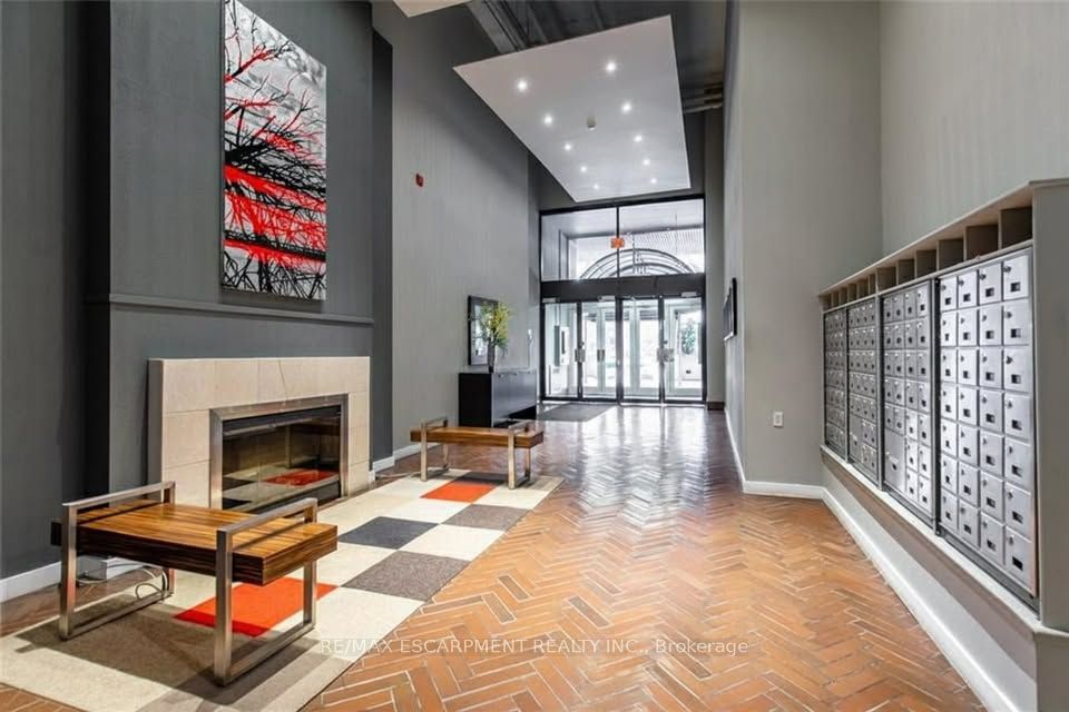 66 Bay Street S 106, Hamilton, ON L8P 4Z6 photo 4