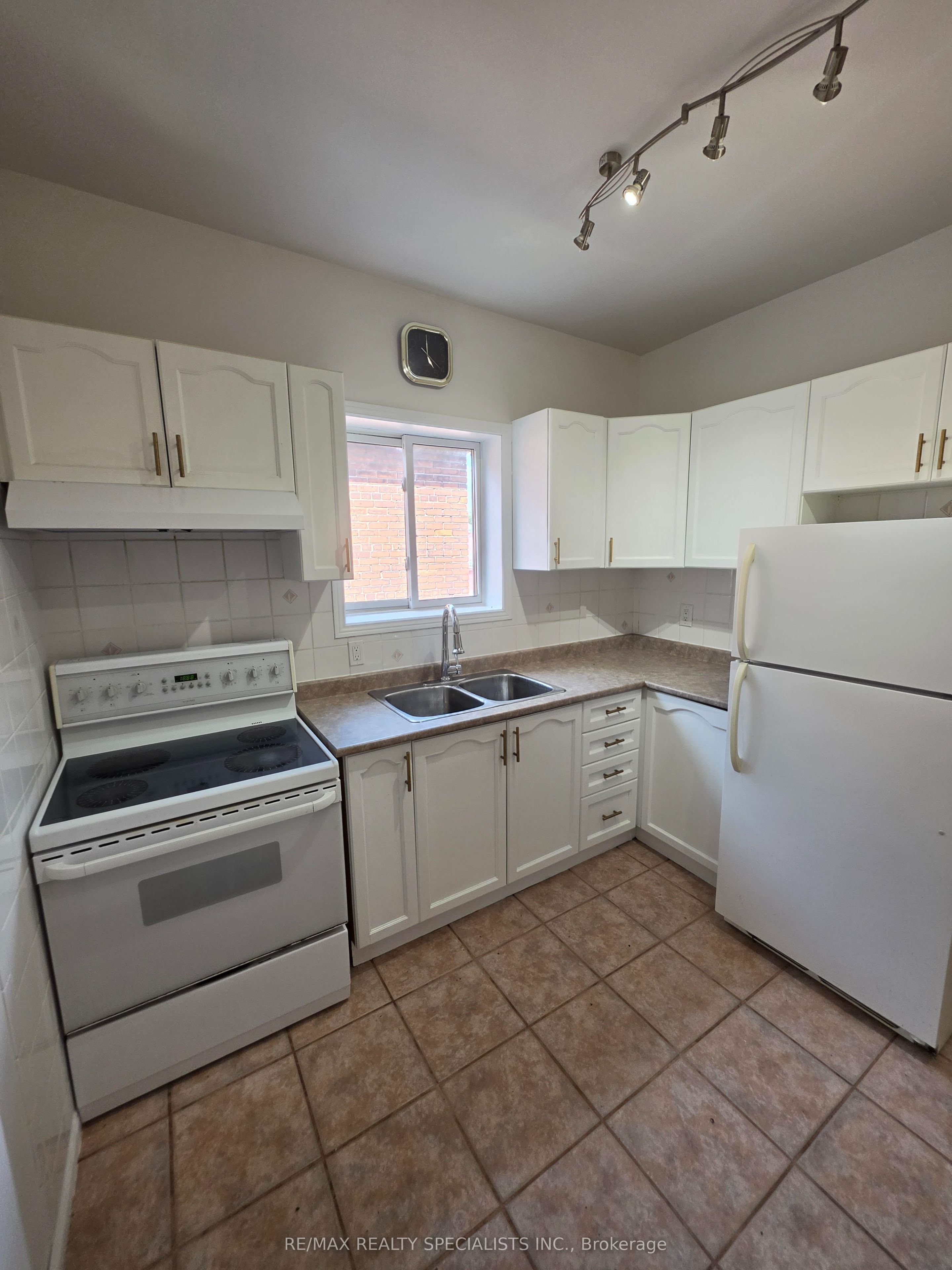 359 Barton Street E Second Floor, Hamilton, ON L8L 2X8 photo 3